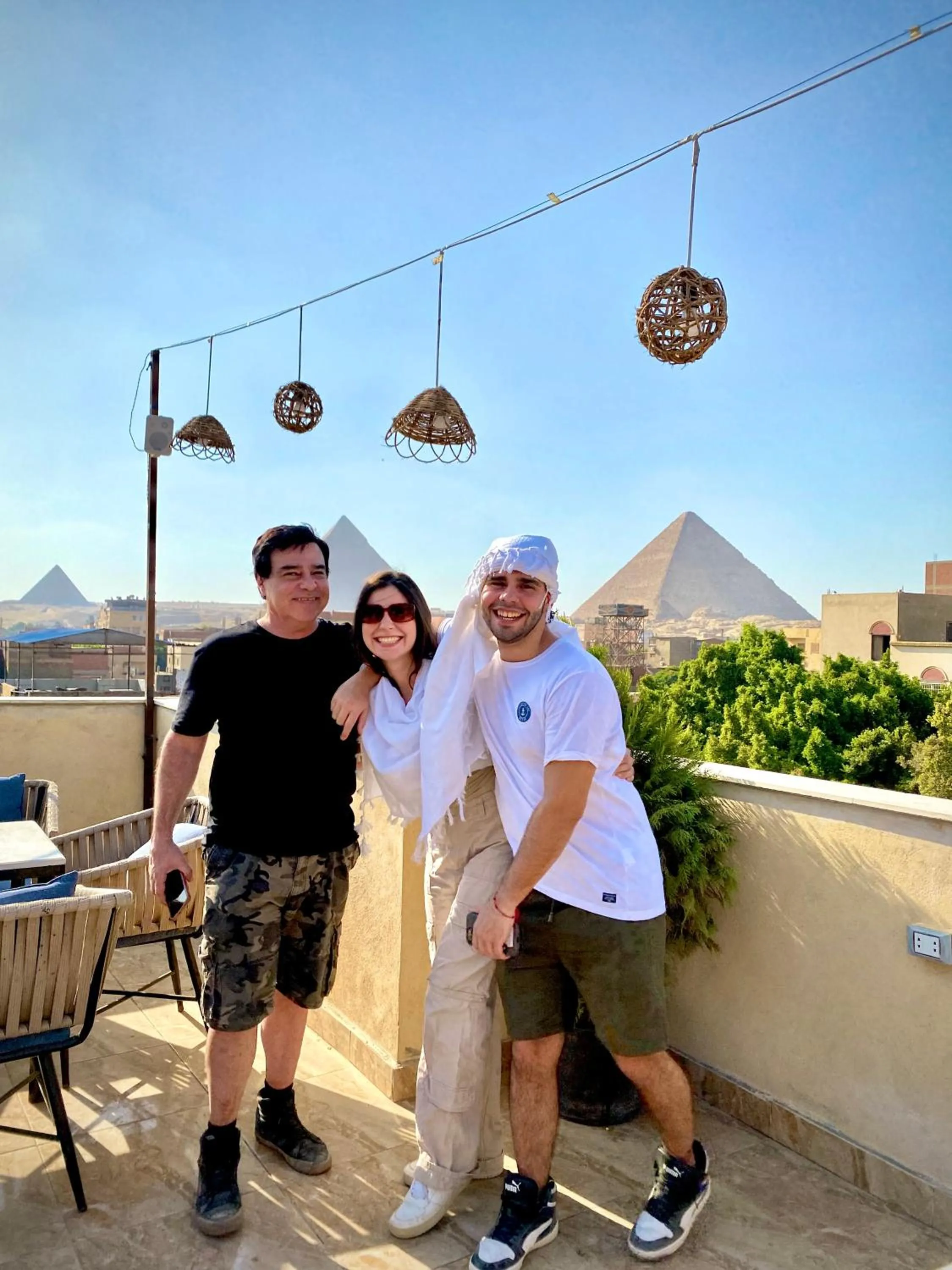 Restaurant/places to eat in Farsha Pyramids Inn