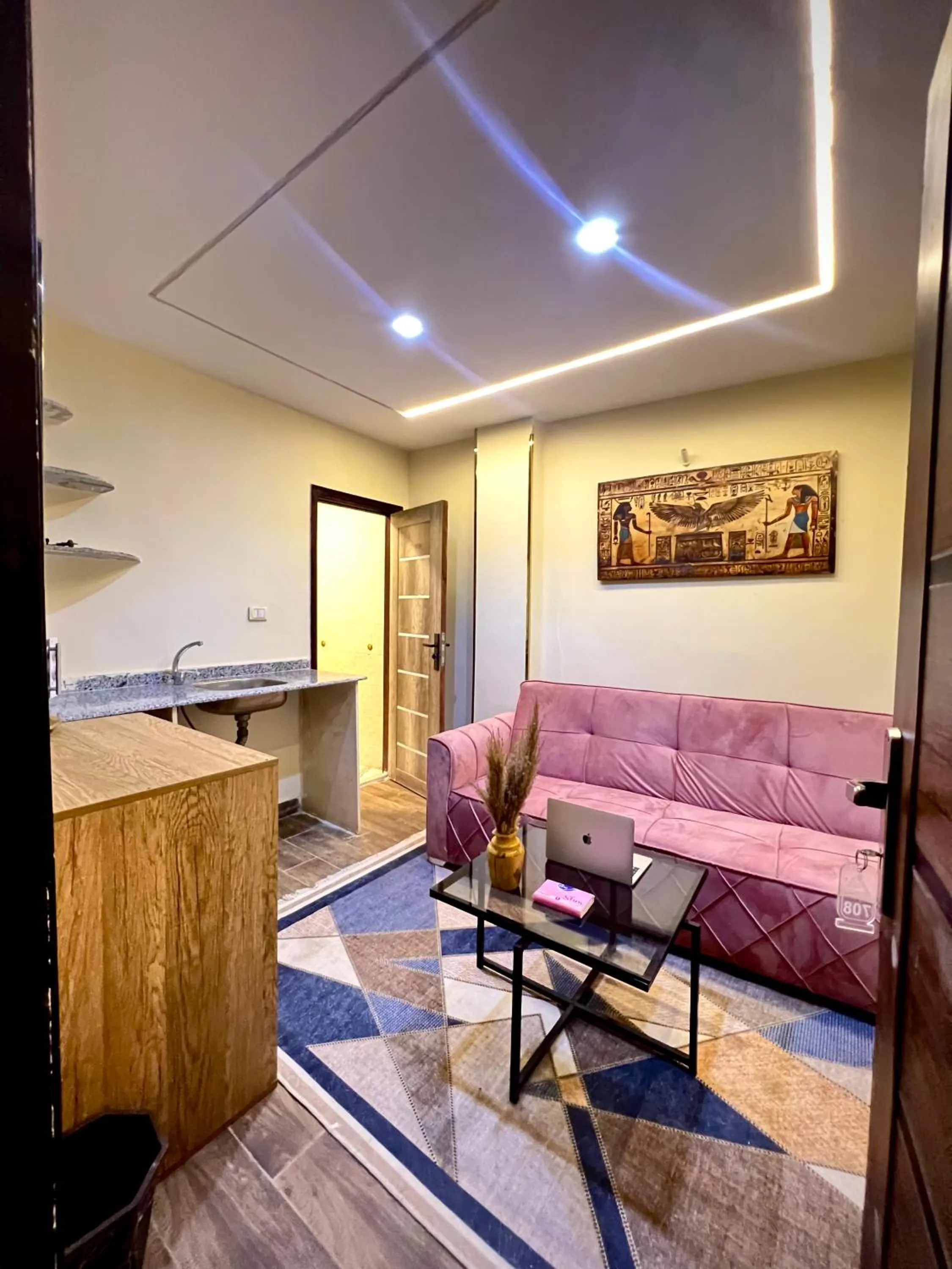 Kitchen or kitchenette in Farsha Pyramids Inn