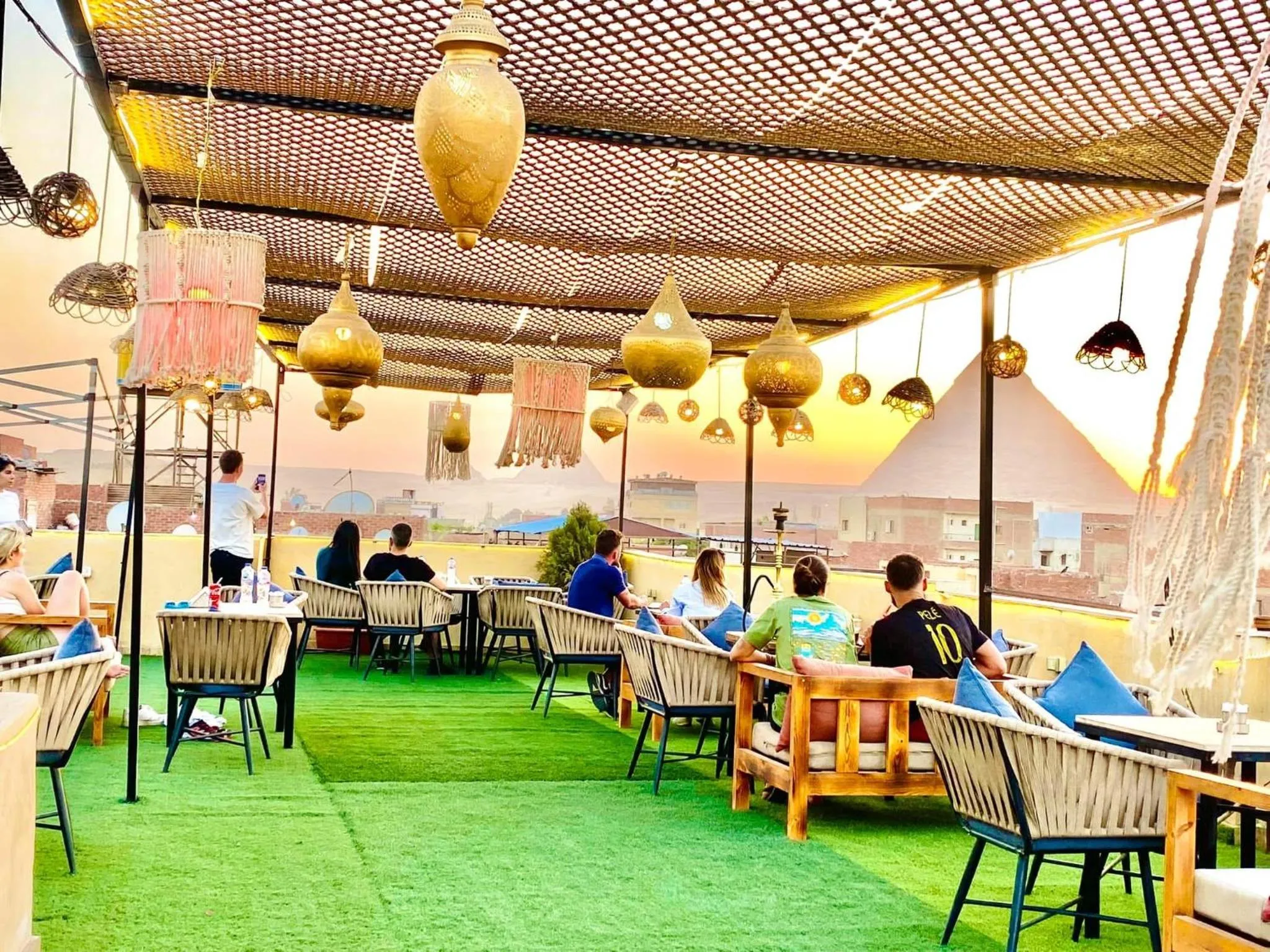 group of guests in Farsha Pyramids Inn