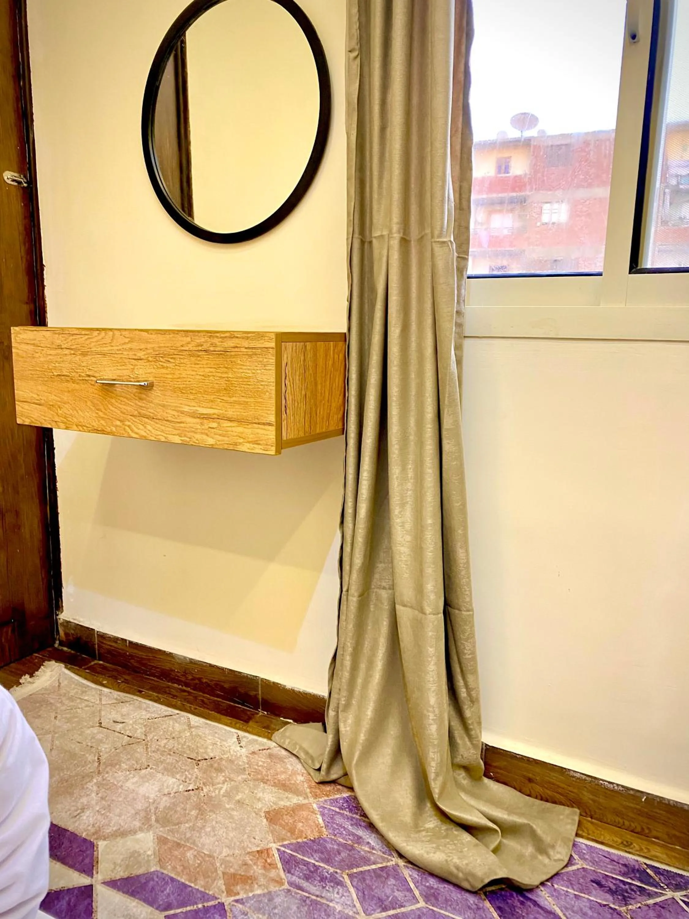 Photo of the whole room in Farsha Pyramids Inn