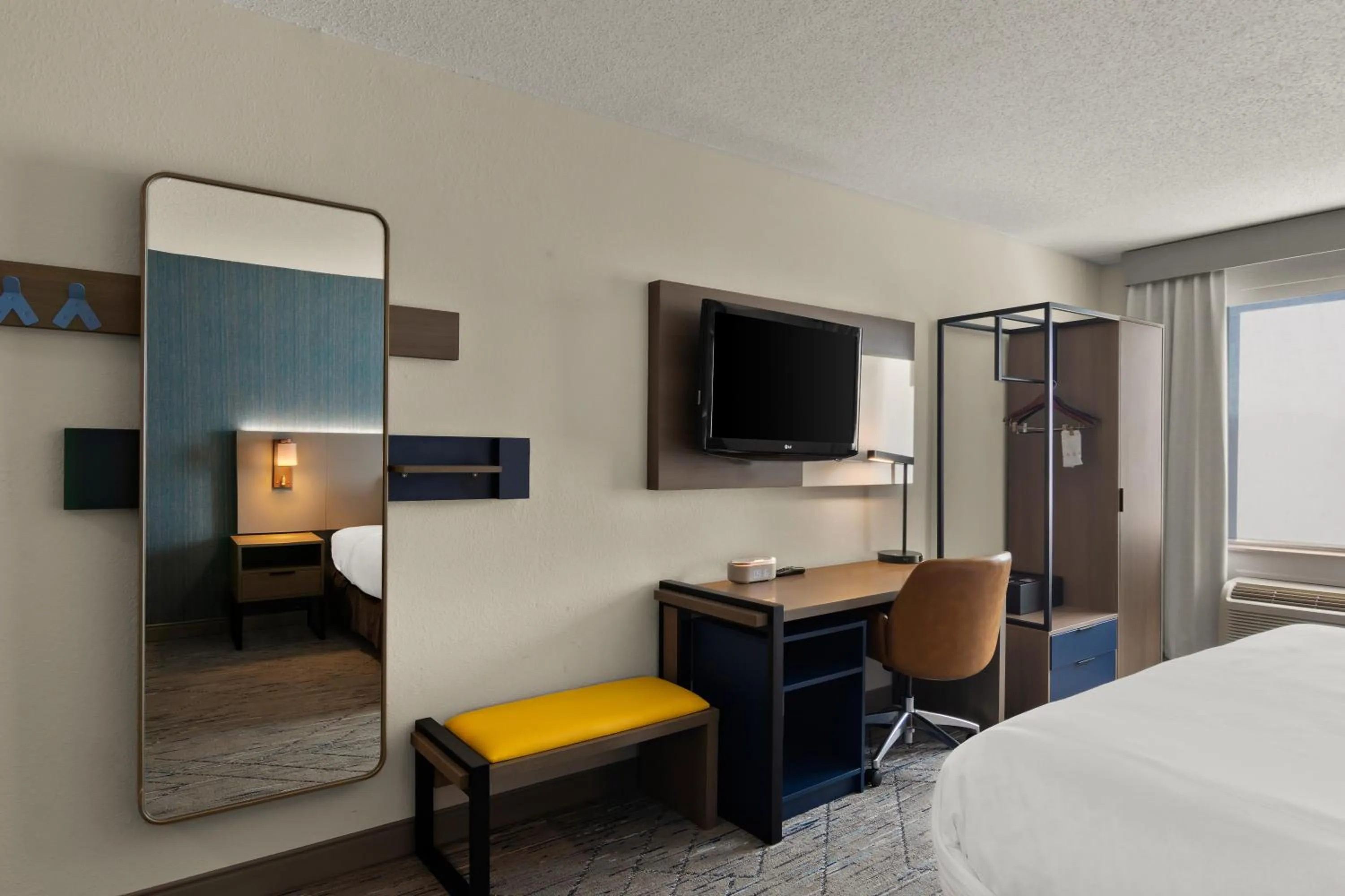 TV and multimedia, Bed in Comfort Inn & Suites Ashland - Richmond North