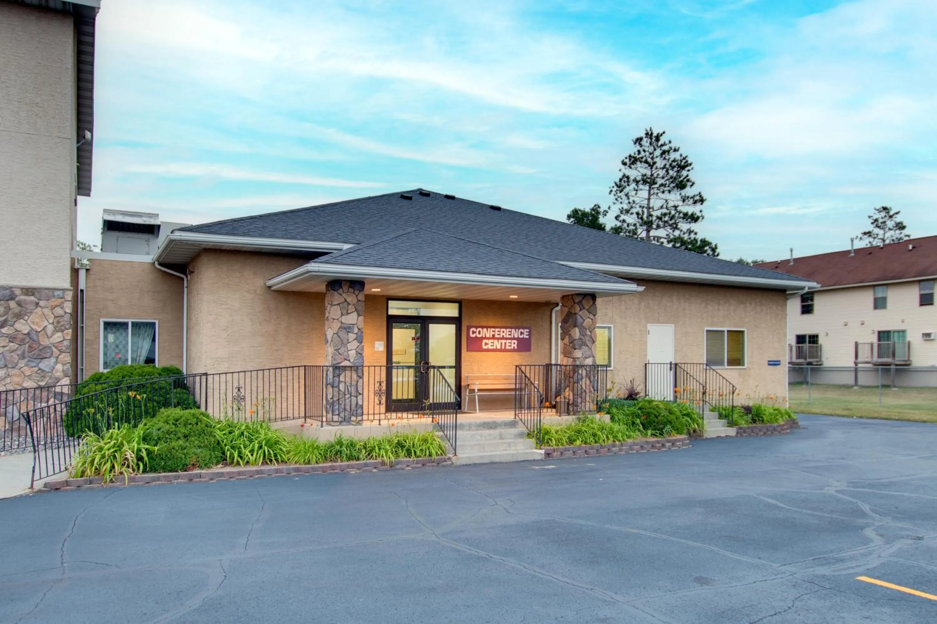 Property building in Hotel Bemidji