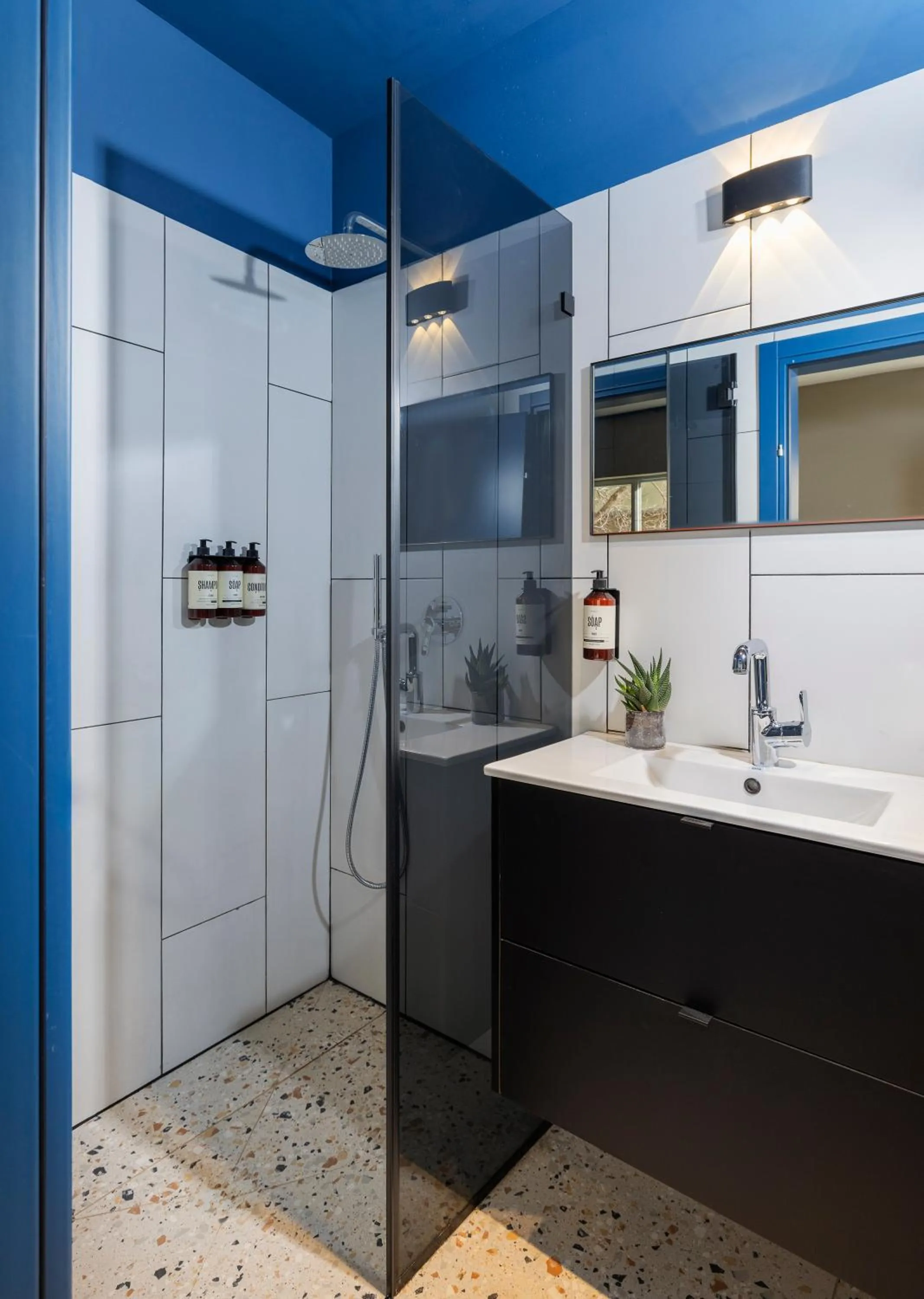 Bathroom in Albi Florentin - Traveler's Choice 2025
