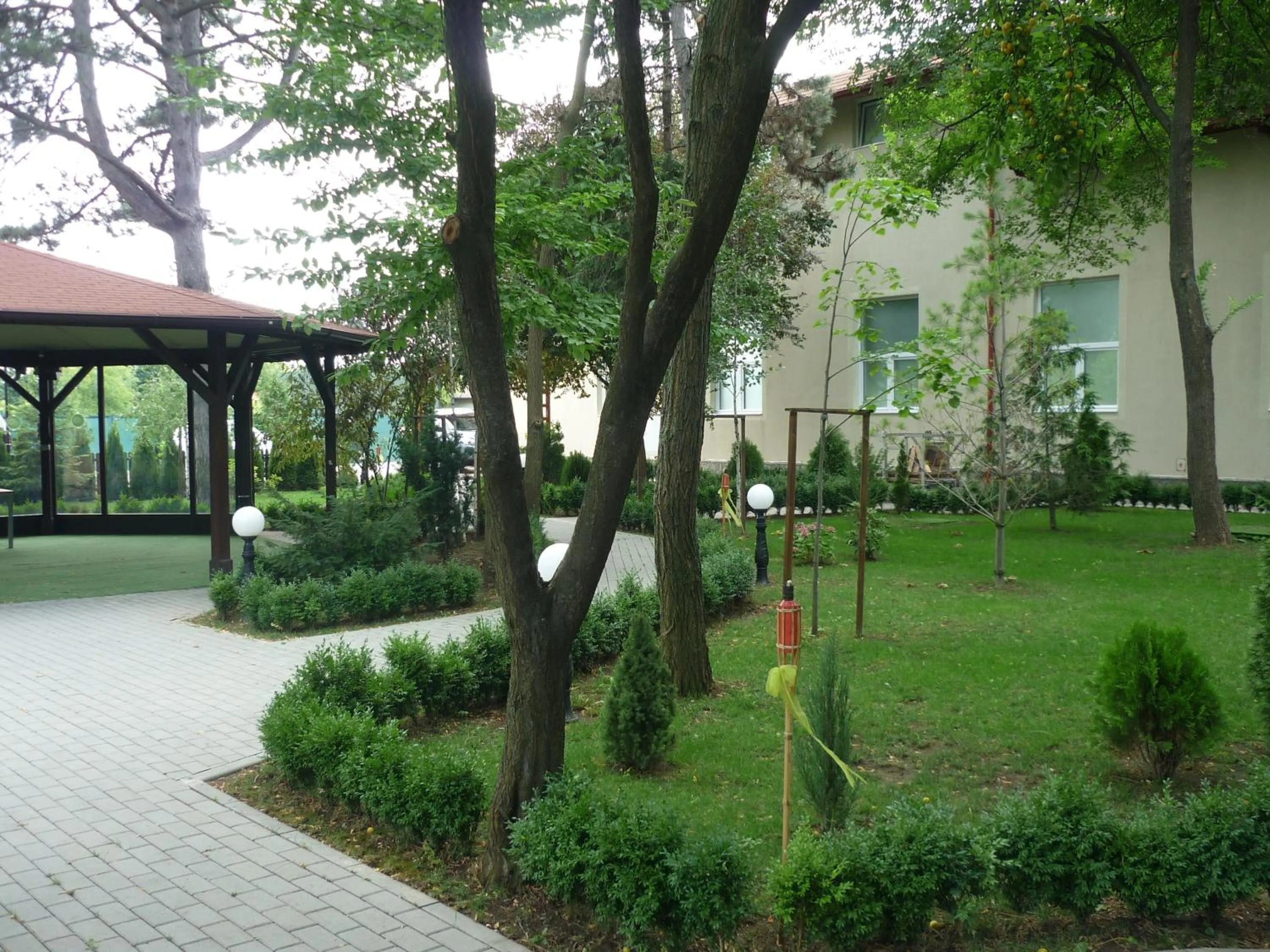 Garden in Hotel Baneasa Parc