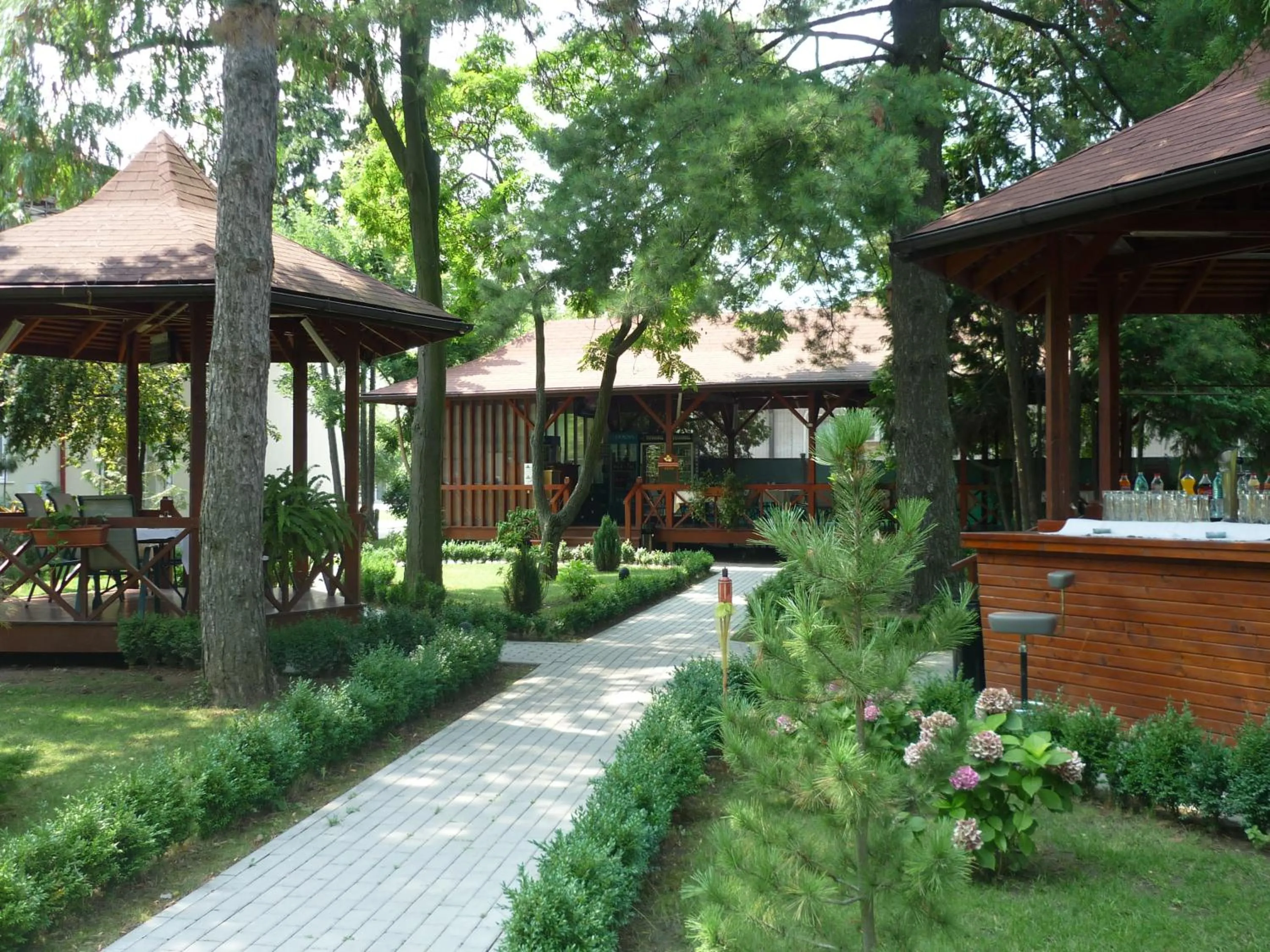 Garden in Hotel Baneasa Parc