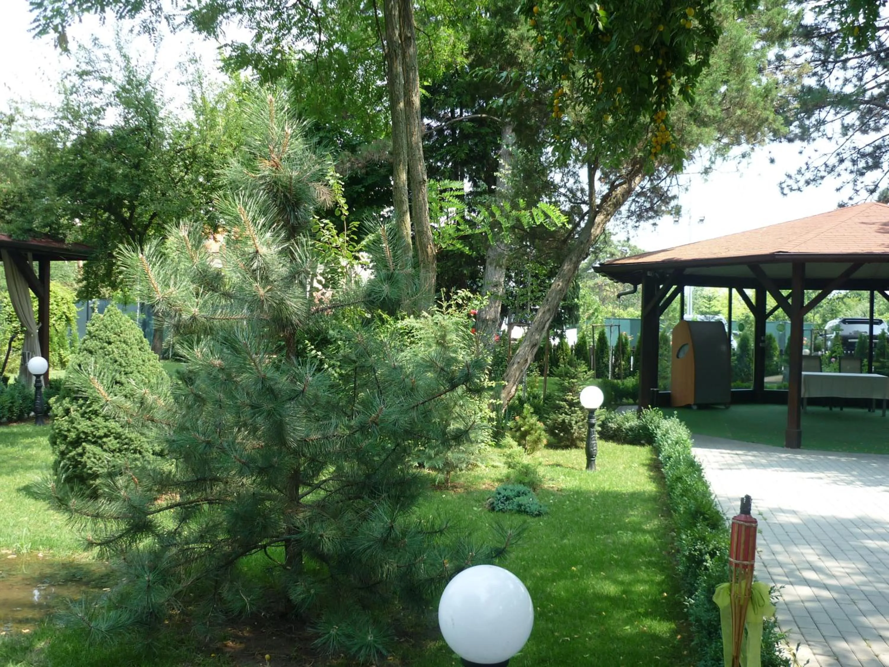Garden in Hotel Baneasa Parc