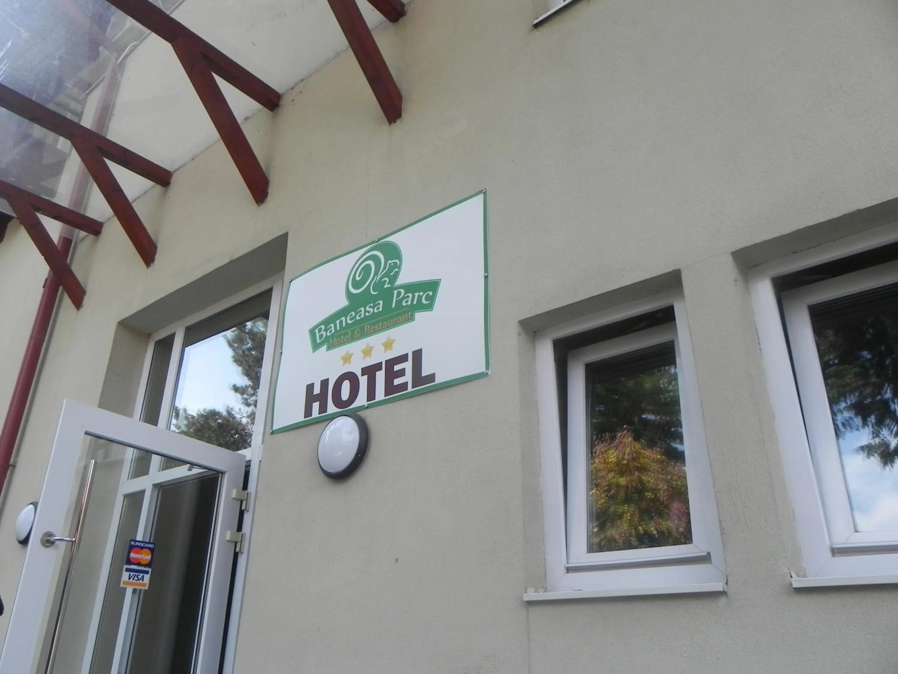 Facade/entrance in Hotel Baneasa Parc