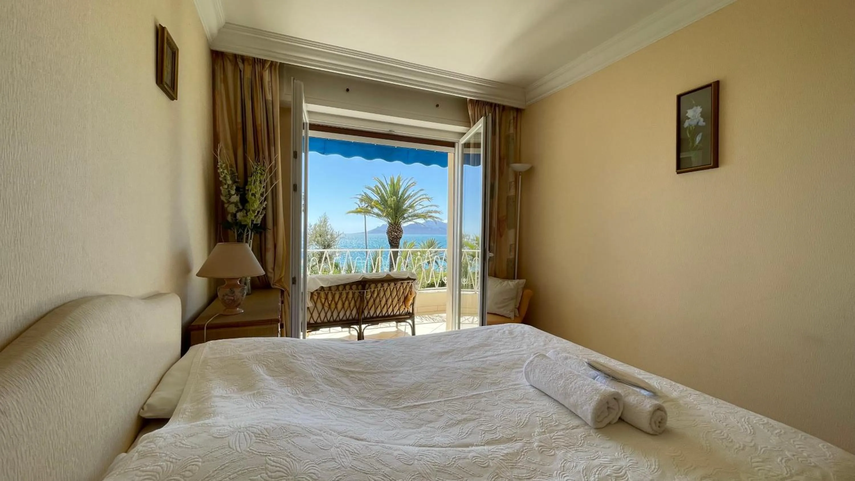 Bedroom, Bed in Charming Apartment with seaview