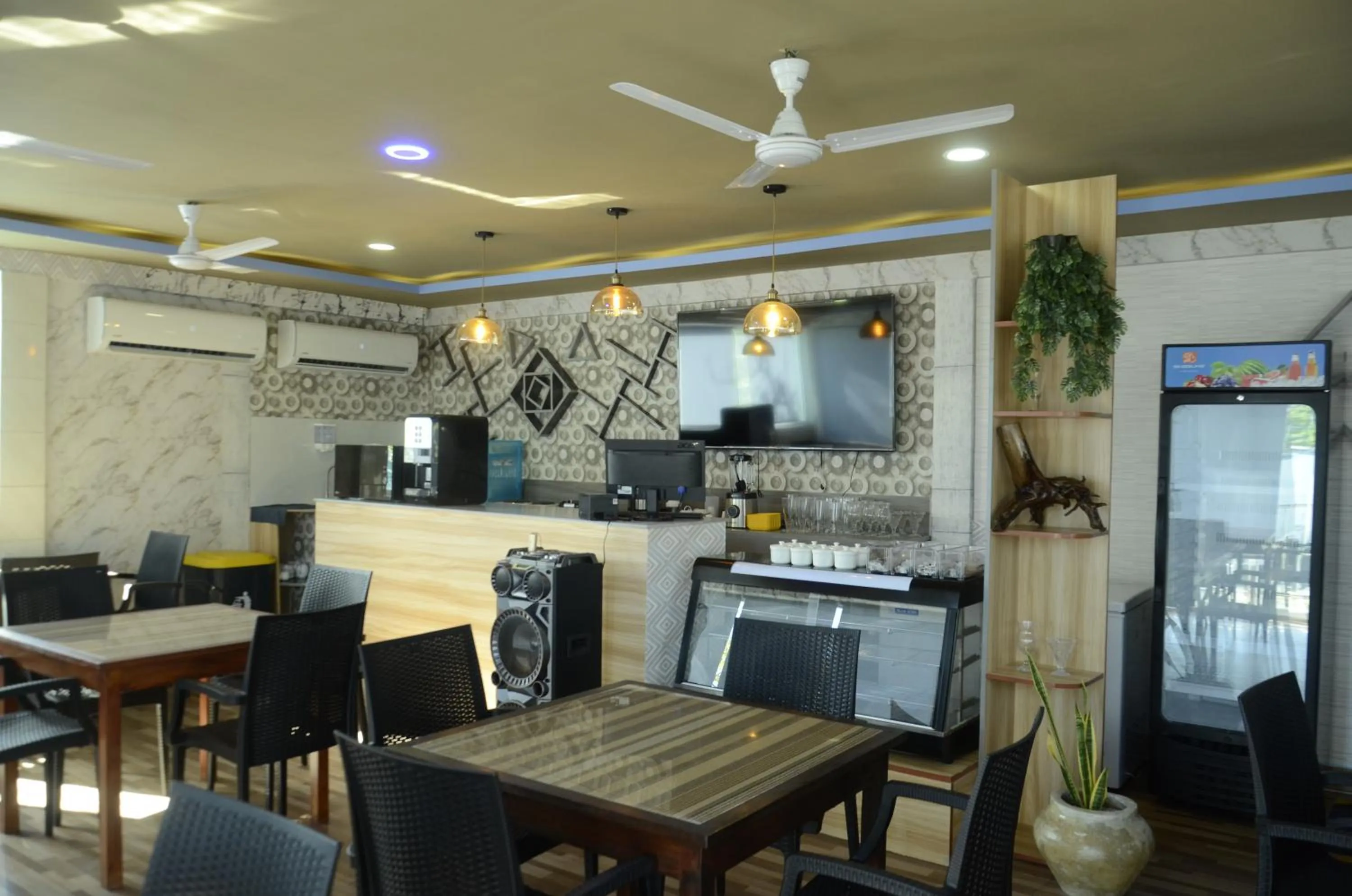 Restaurant/places to eat in Isle inn {Fuvahmulah)