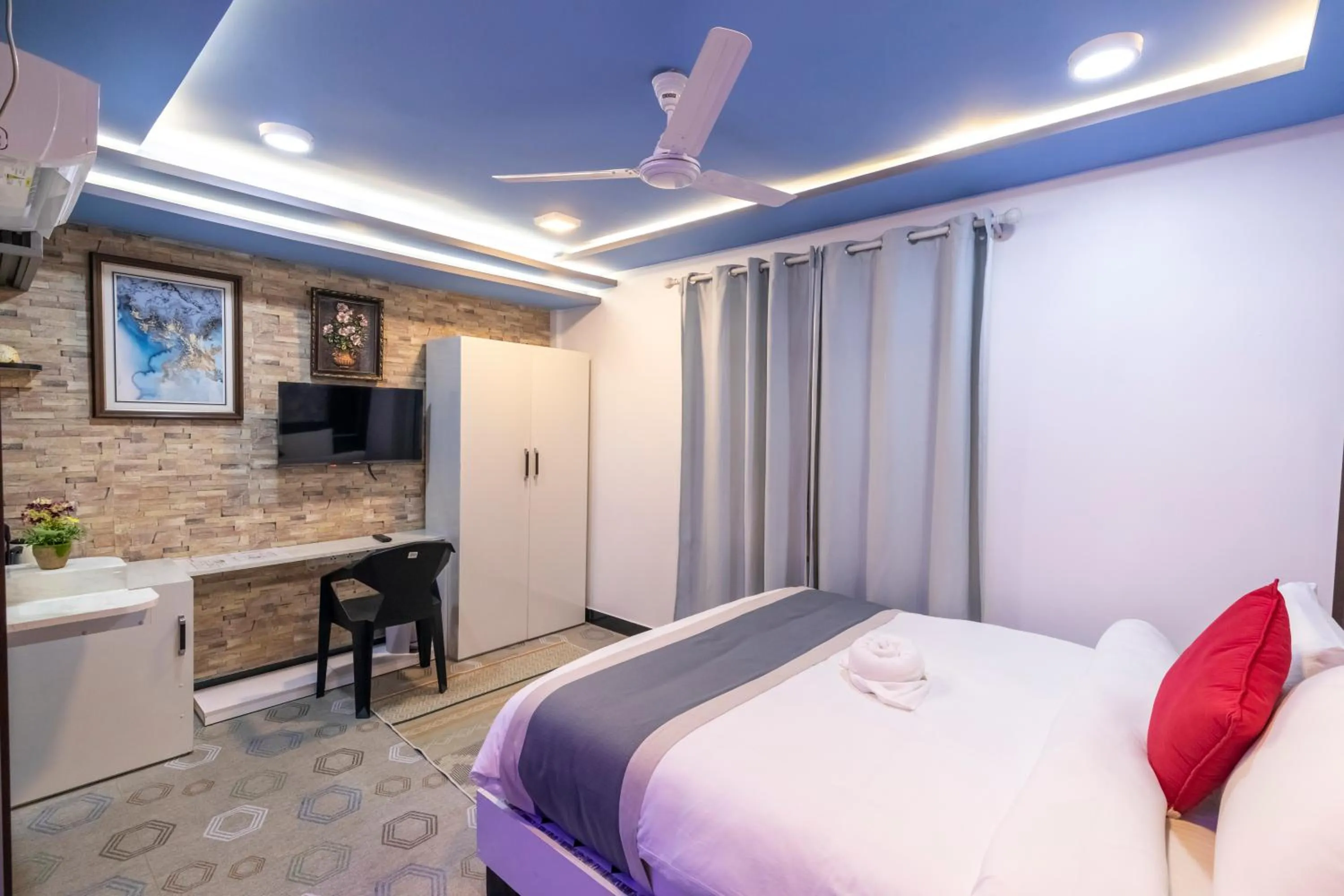 Bed in Isle inn {Fuvahmulah)