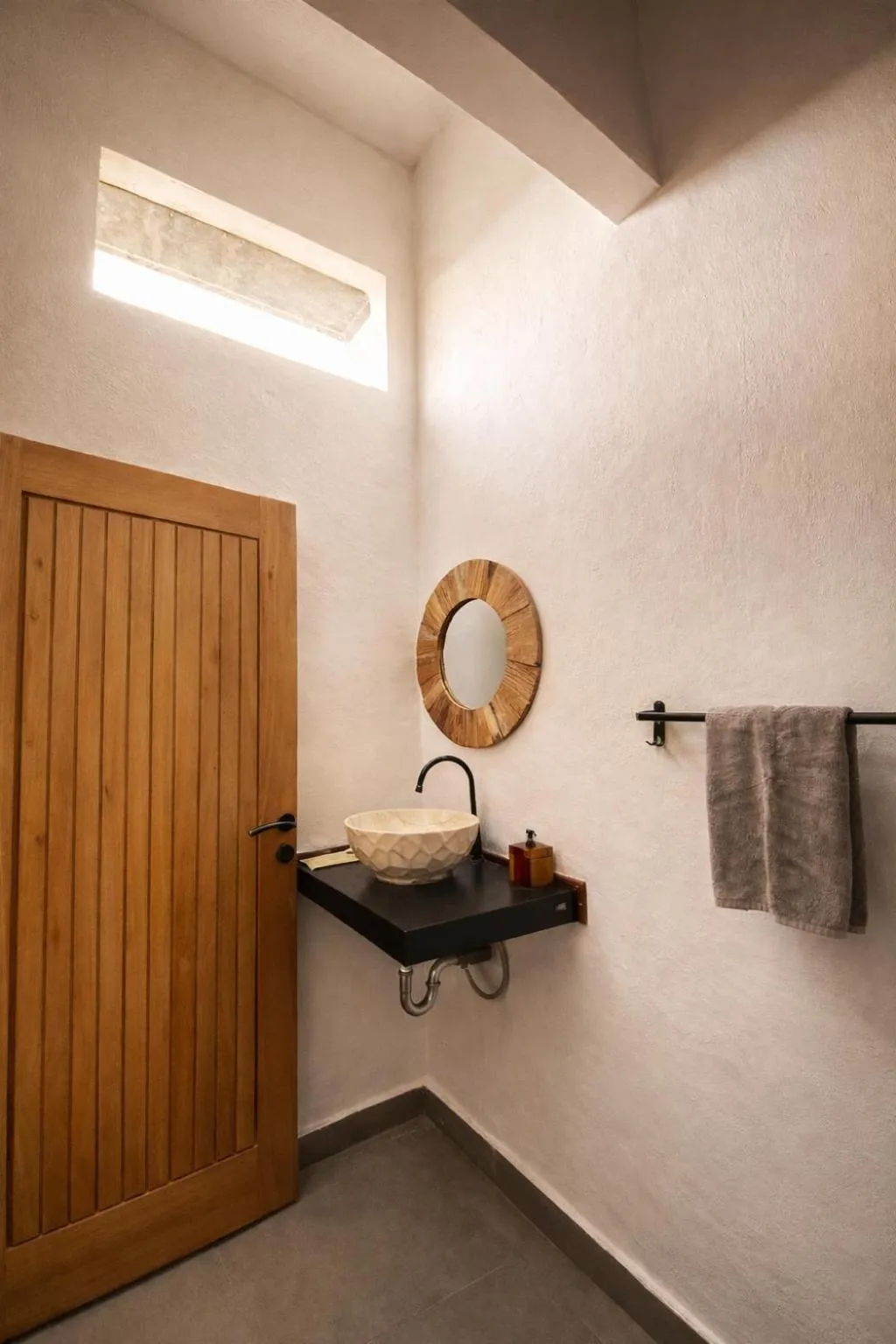 Bathroom in The Confidential Mandalika - Sea Front Hotel - New Starlink 70Mbps WiFi - Free Gym Access