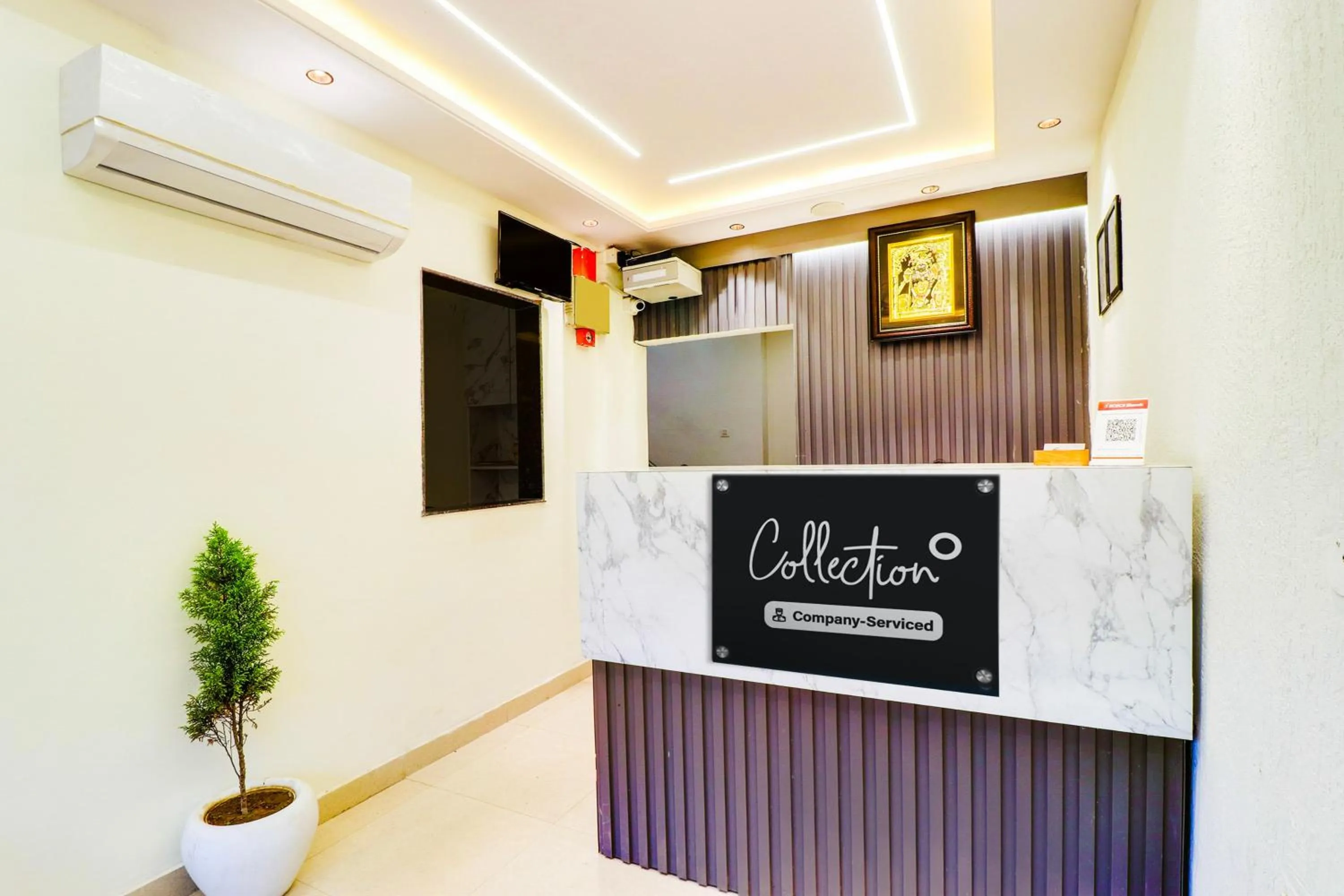 Lobby or reception in Super Collection O Kanwali Road Near Railway Station