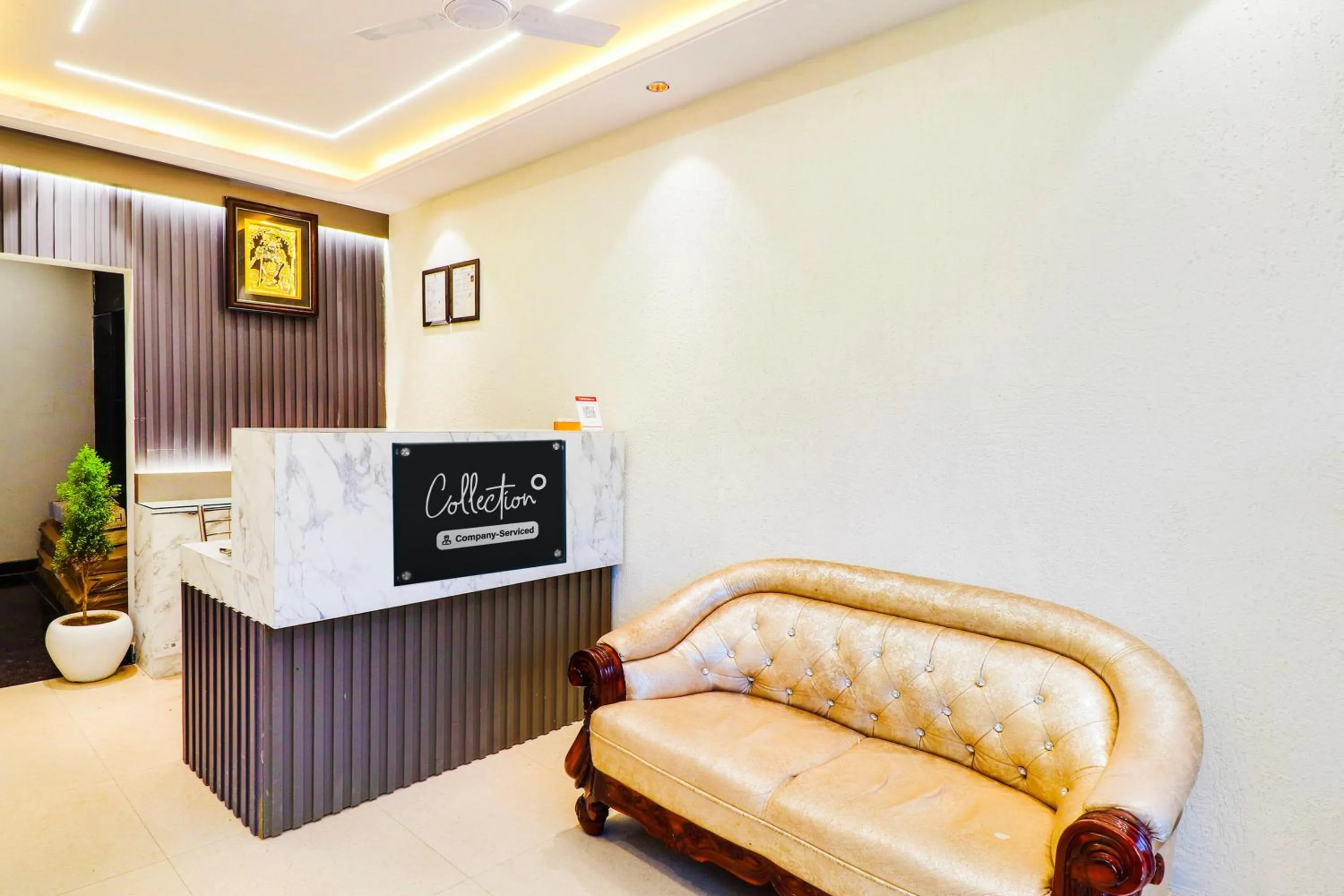 Lobby or reception in Super Collection O Kanwali Road Near Railway Station