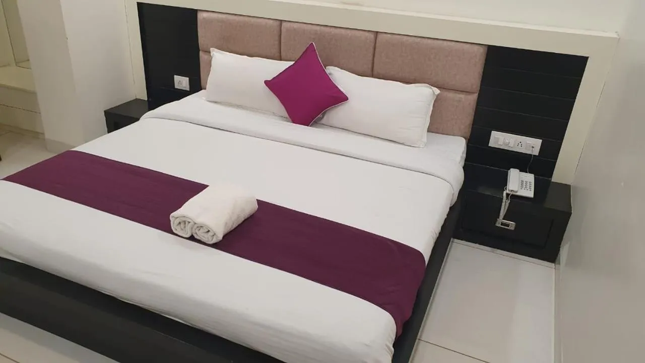 Bedroom, Bed in Hotel Siddhali Inn