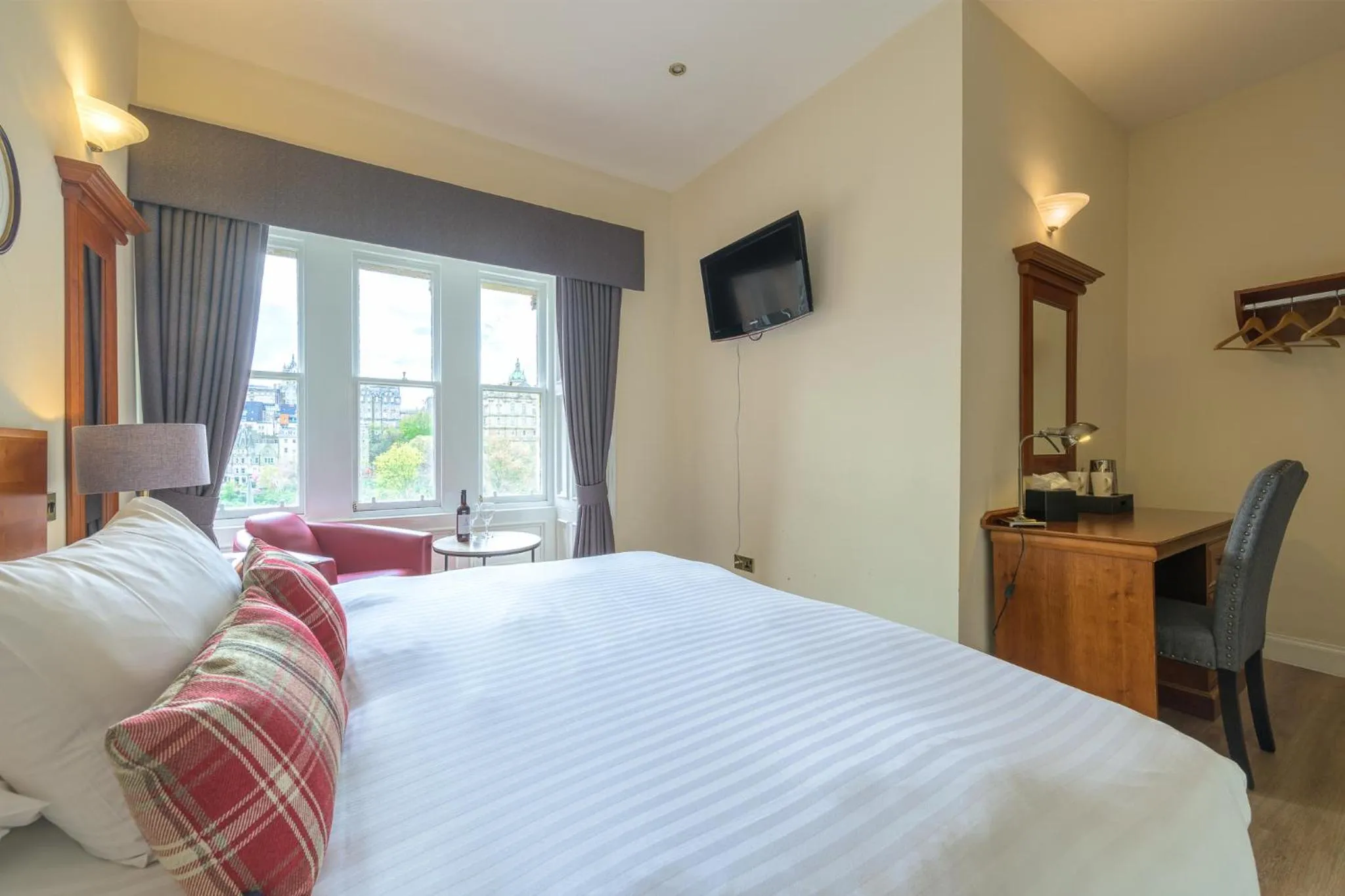 Bed in Old Waverley Hotel