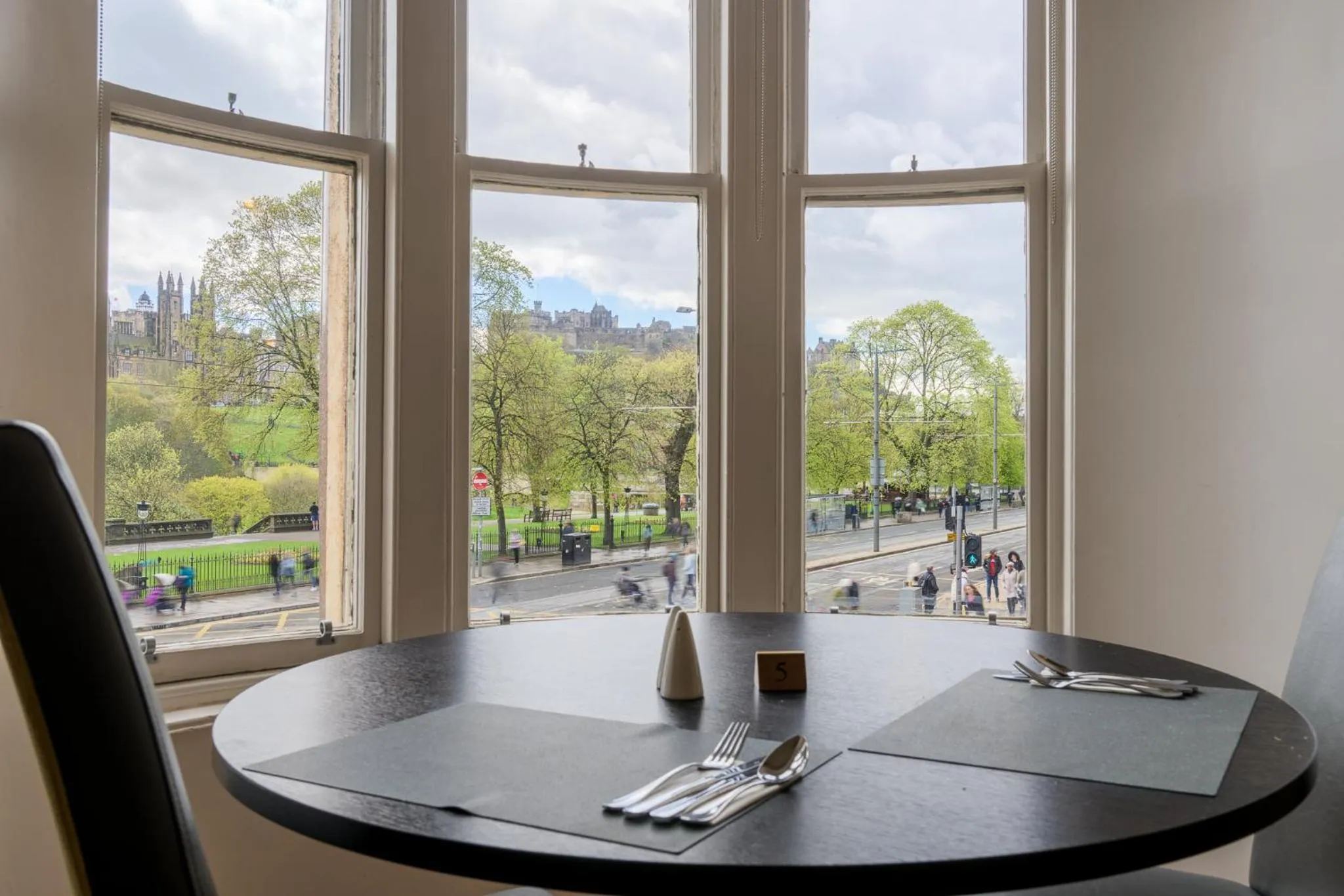 Restaurant/places to eat in Old Waverley Hotel