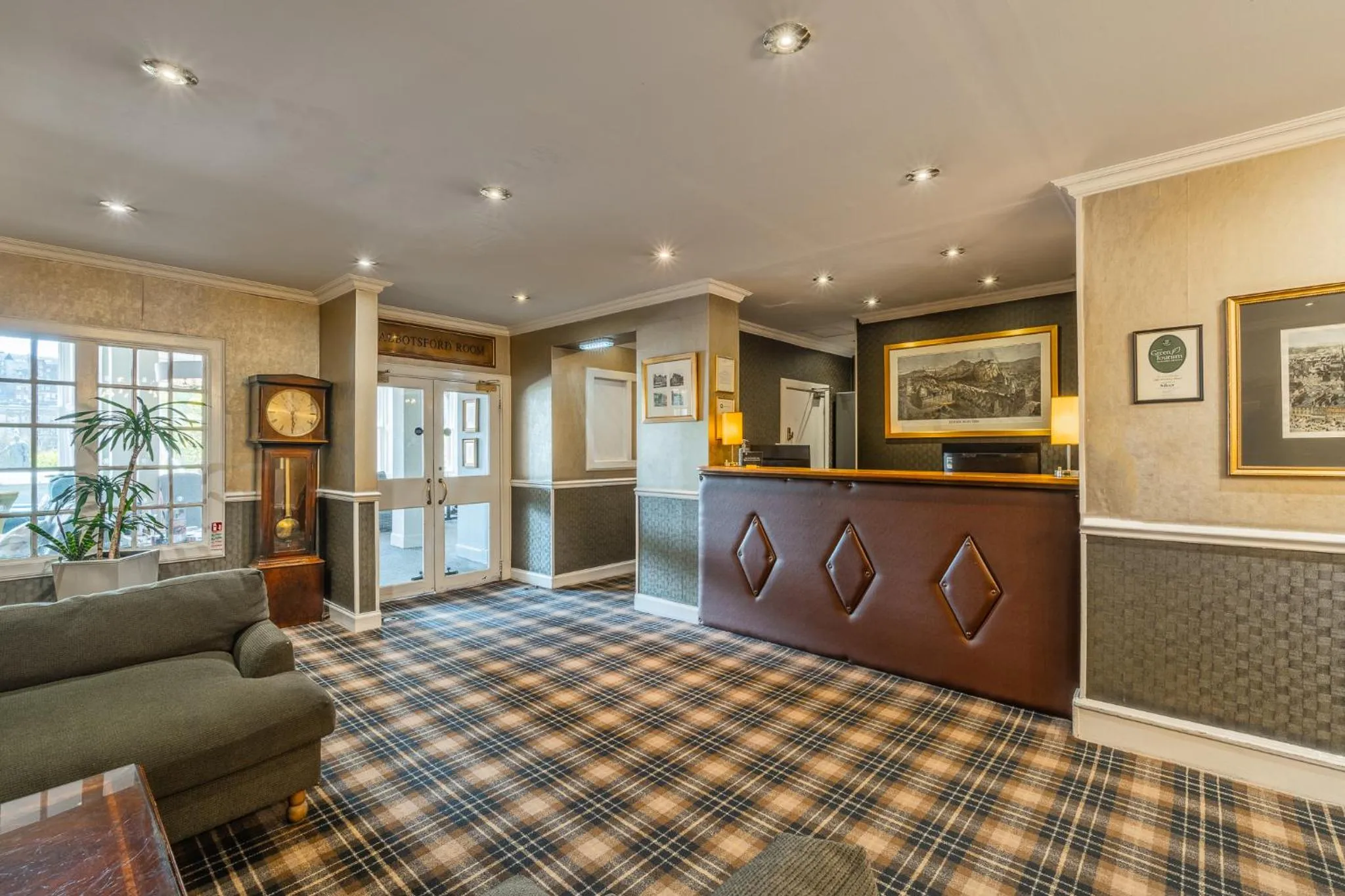 Lobby or reception in Old Waverley Hotel