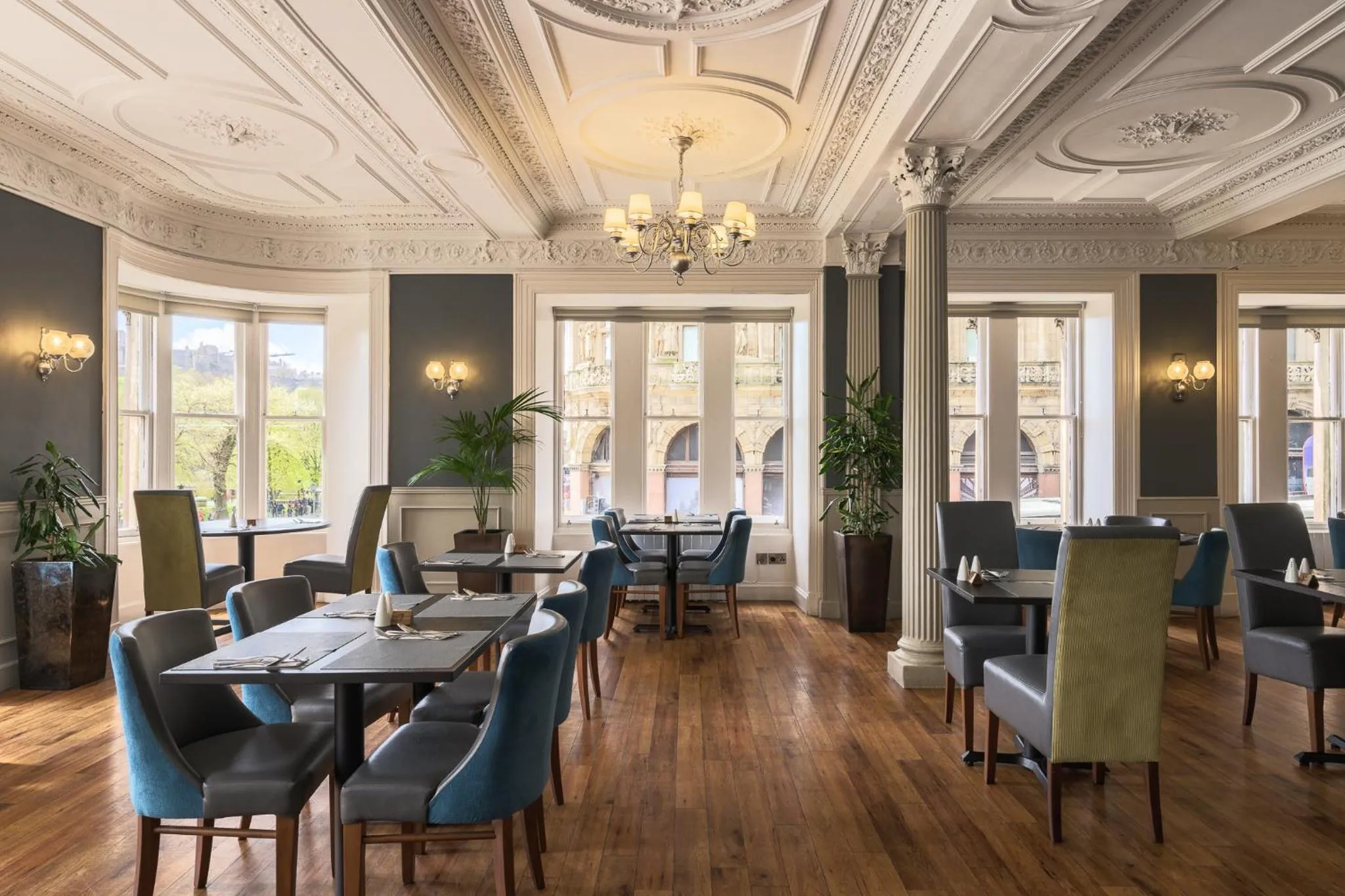 Restaurant/places to eat in Old Waverley Hotel