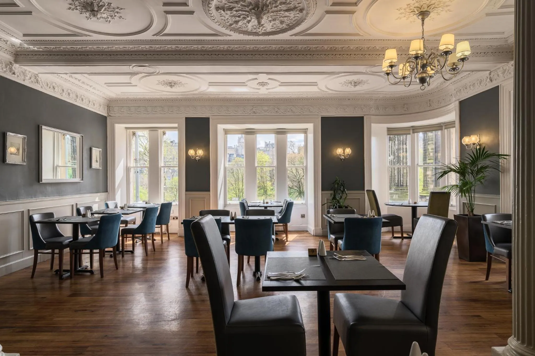 Restaurant/places to eat in Old Waverley Hotel