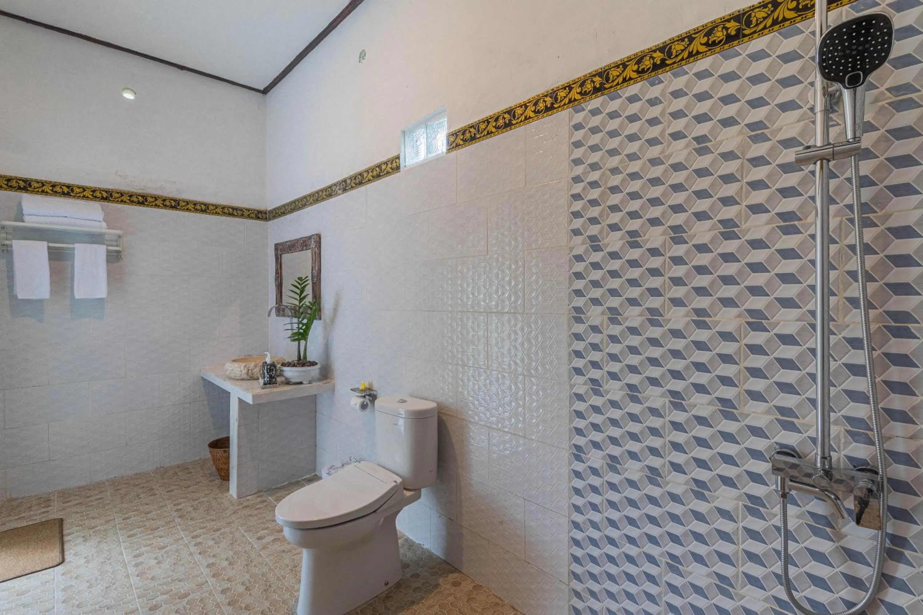 Shower in Radjes Bungalow Nusa Penida