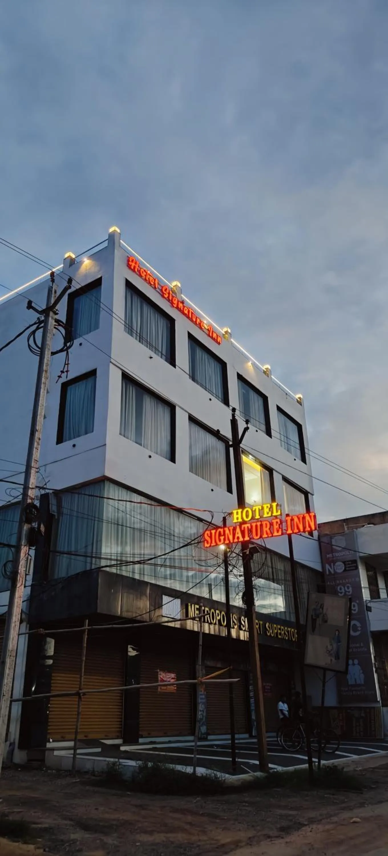 HOTEL SIGNATURE INN