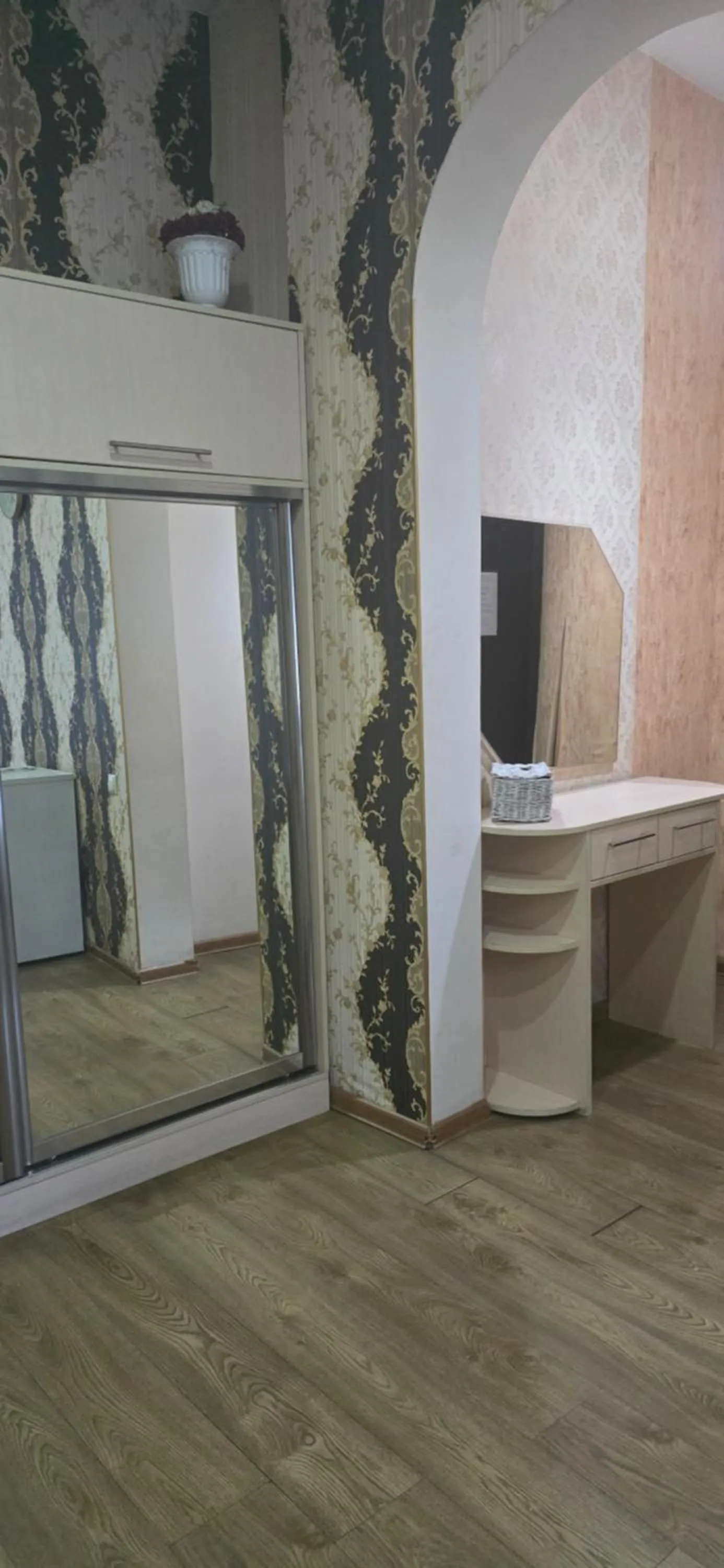 wardrobe in Sanapiro +