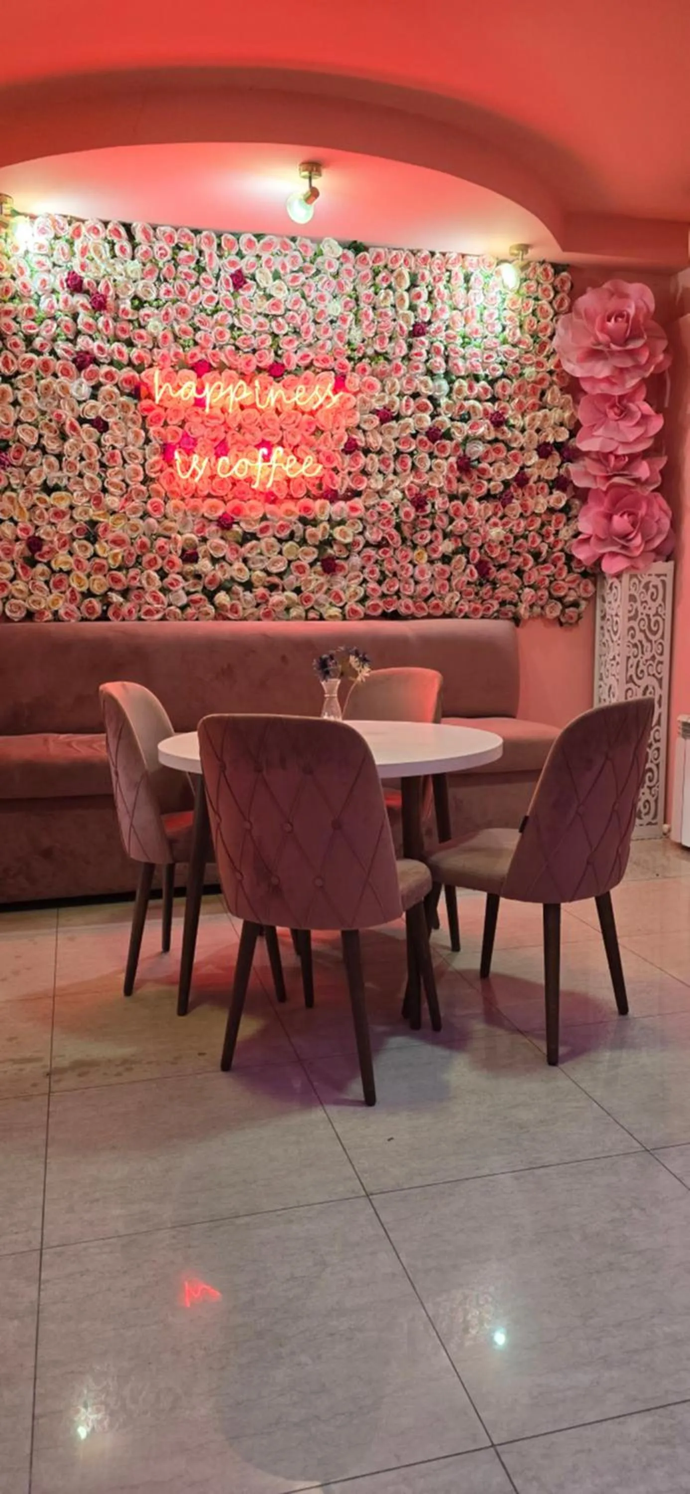 Seating area in Sanapiro +