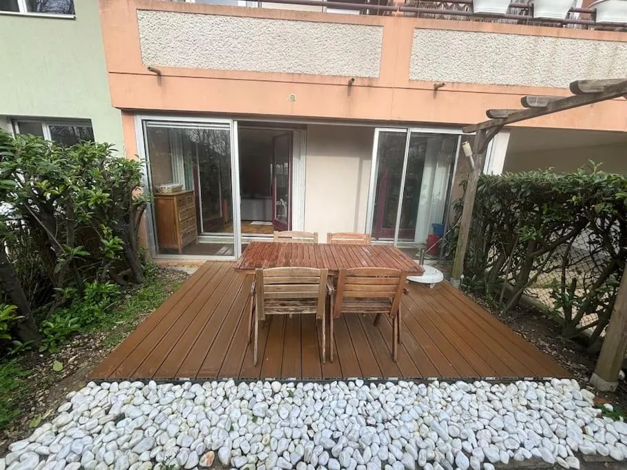 F2 avec Terrasse, Parking gratuit