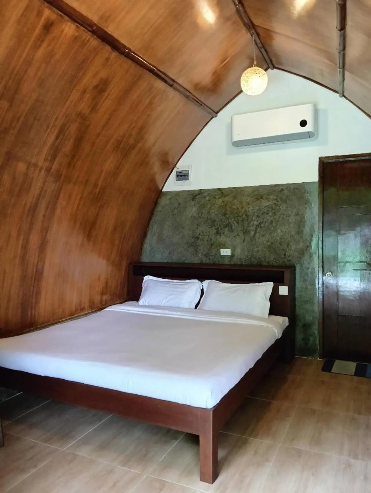 Bed in East Holiday Resort Moalboal