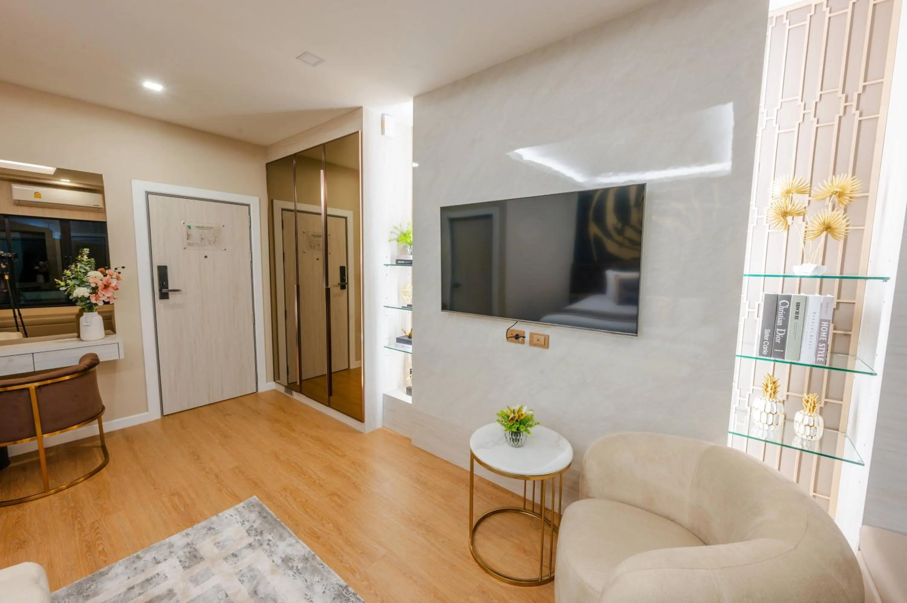 Seating area in Bestier Hotel Hatyai