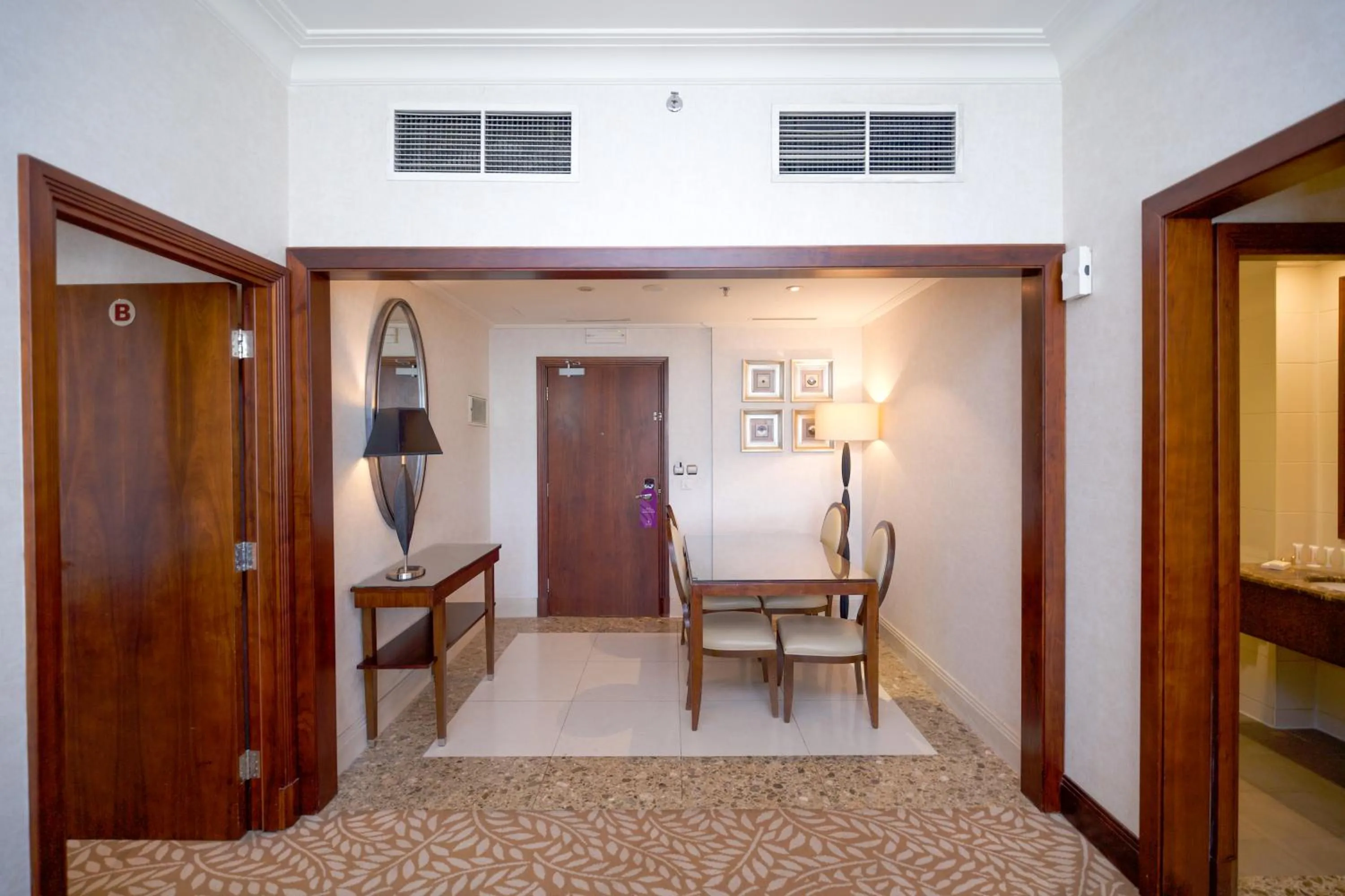 Dining area in SAJA By Warwick Makkah Hotel