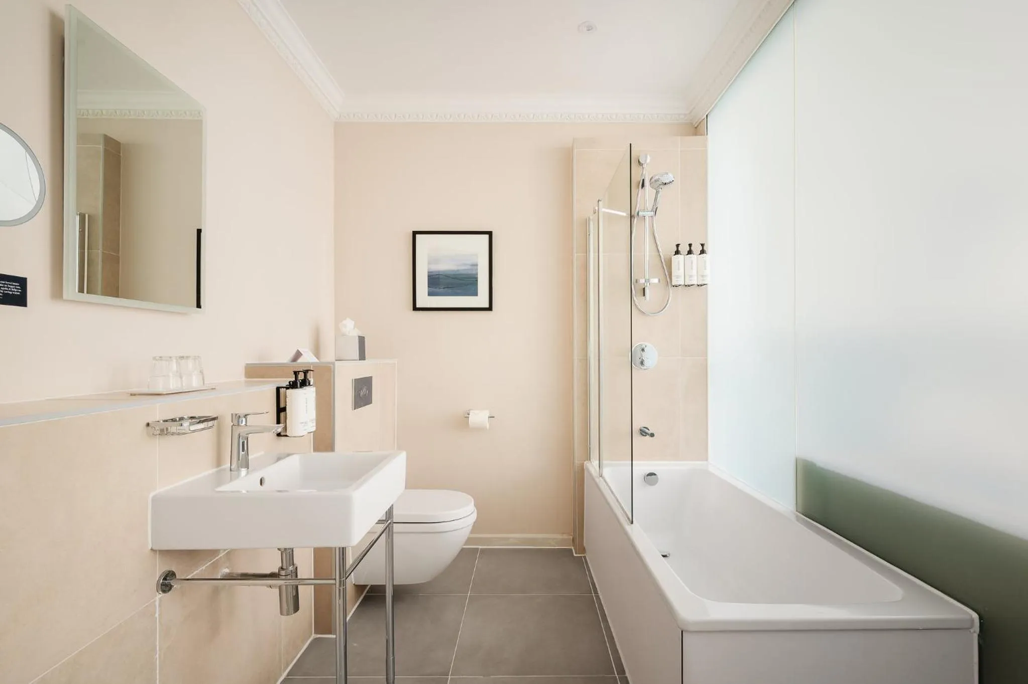 Photo of the whole room in voco Edinburgh - Royal Terrace, an IHG Hotel