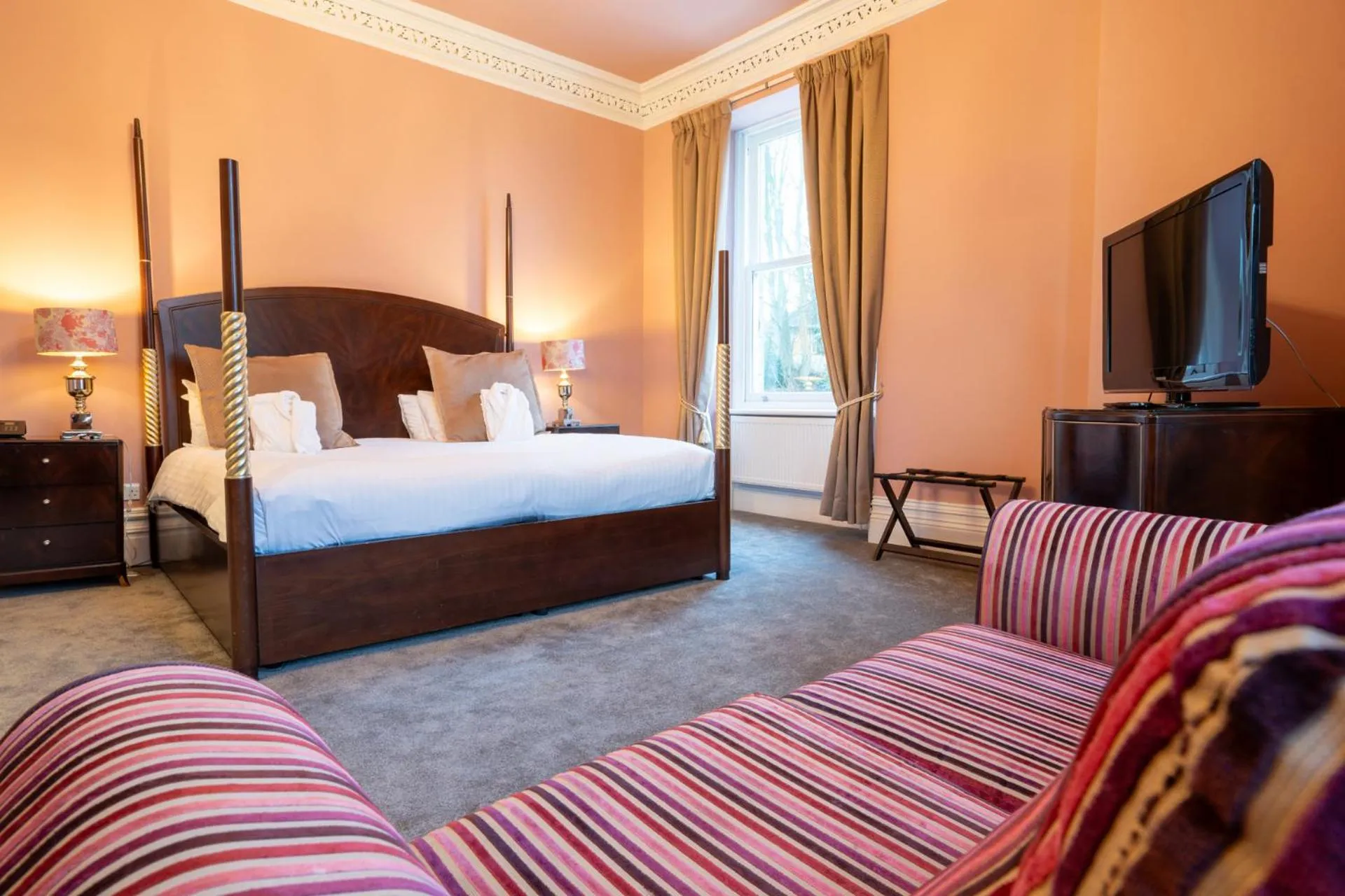 Bed in Hollin House Hotel