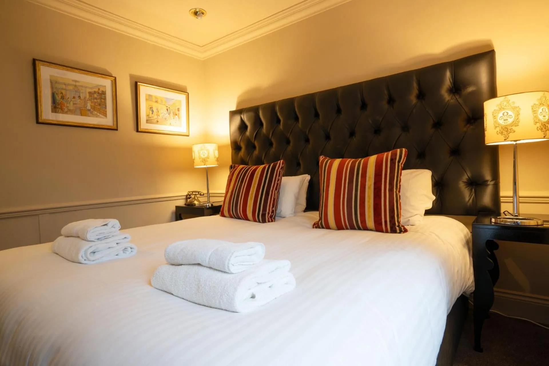 Bed in Hollin House Hotel