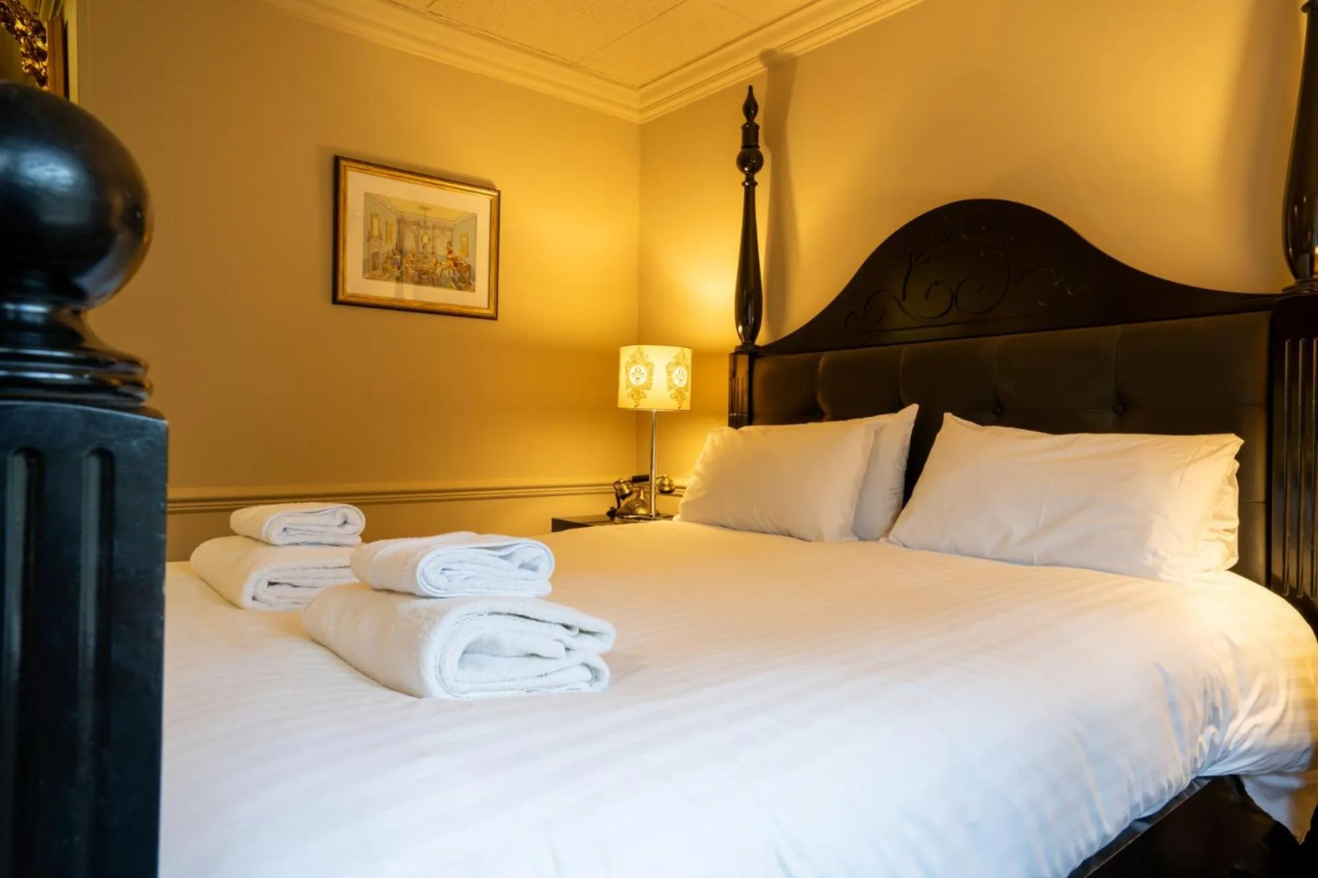Bed in Hollin House Hotel