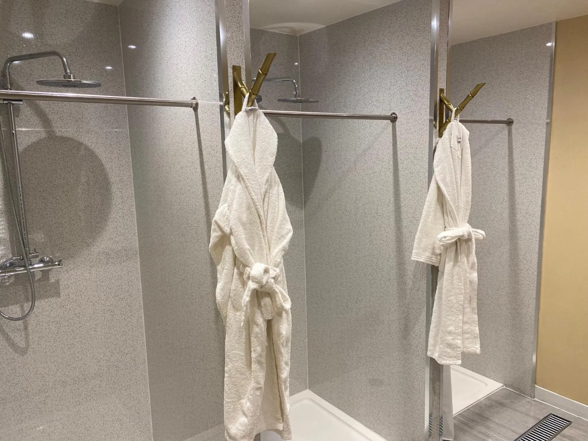 Toilet in Hollin House Hotel