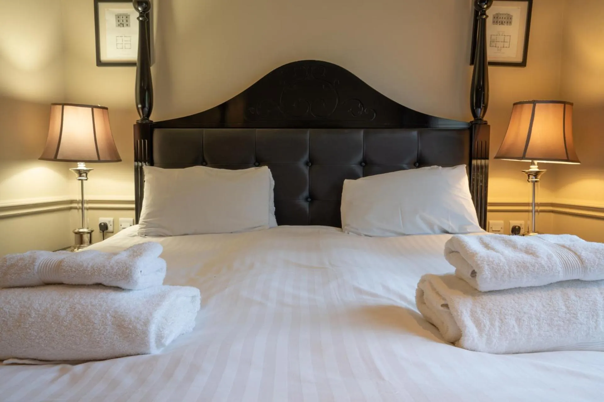 Bed in Hollin House Hotel