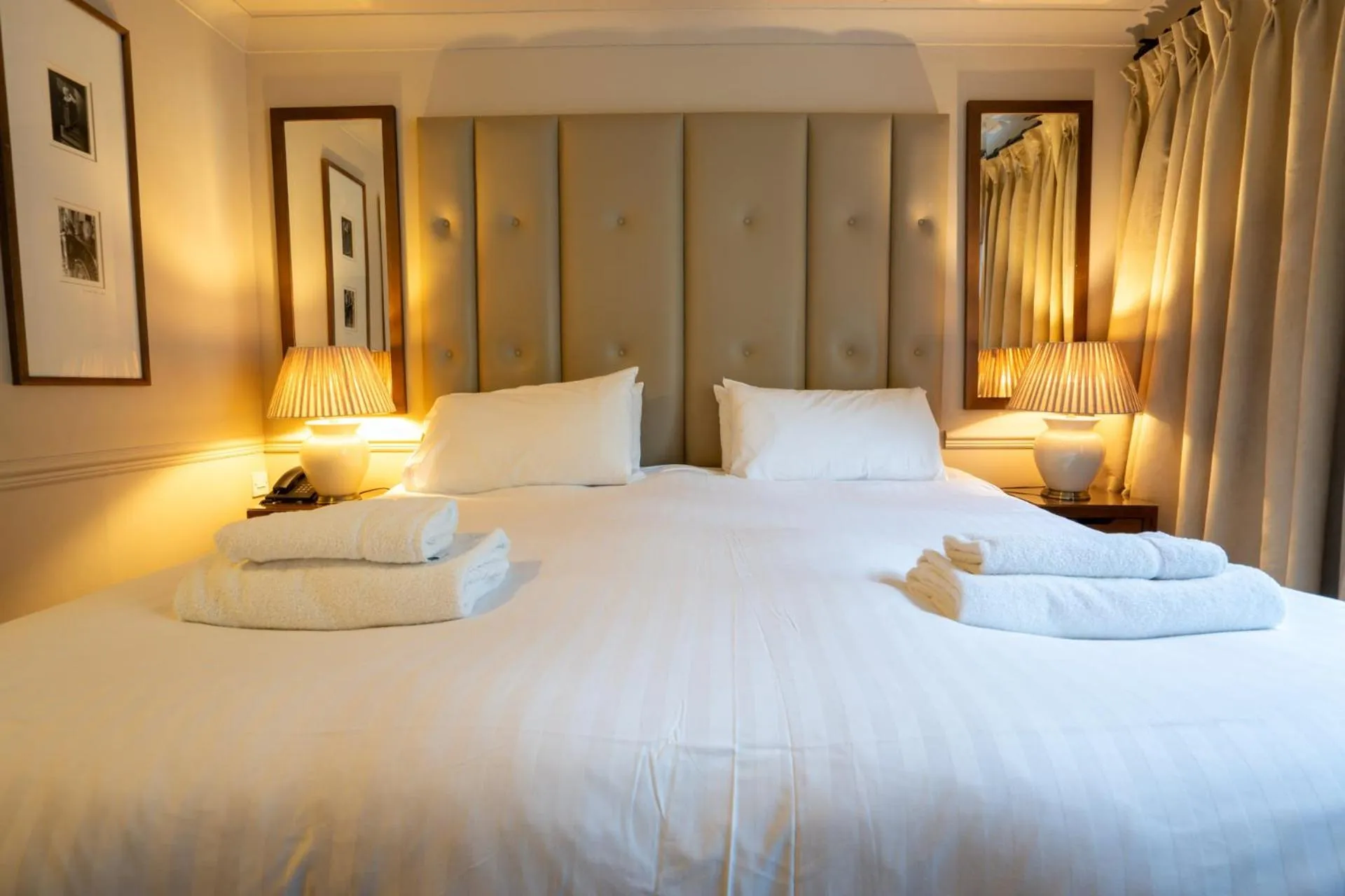 Bed in Hollin House Hotel