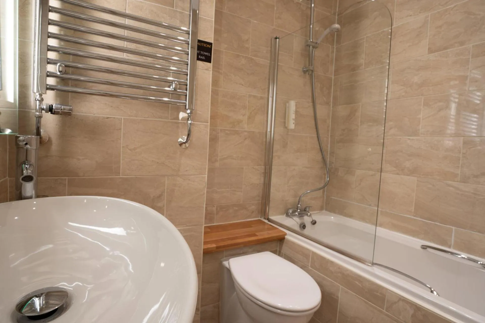 Shower in Hollin House Hotel