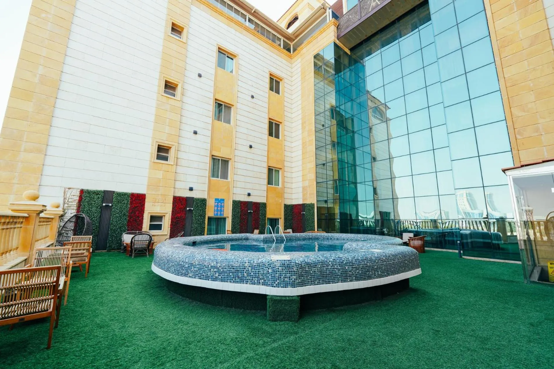 Swimming pool in Verta Quraish Hotel Jeddah