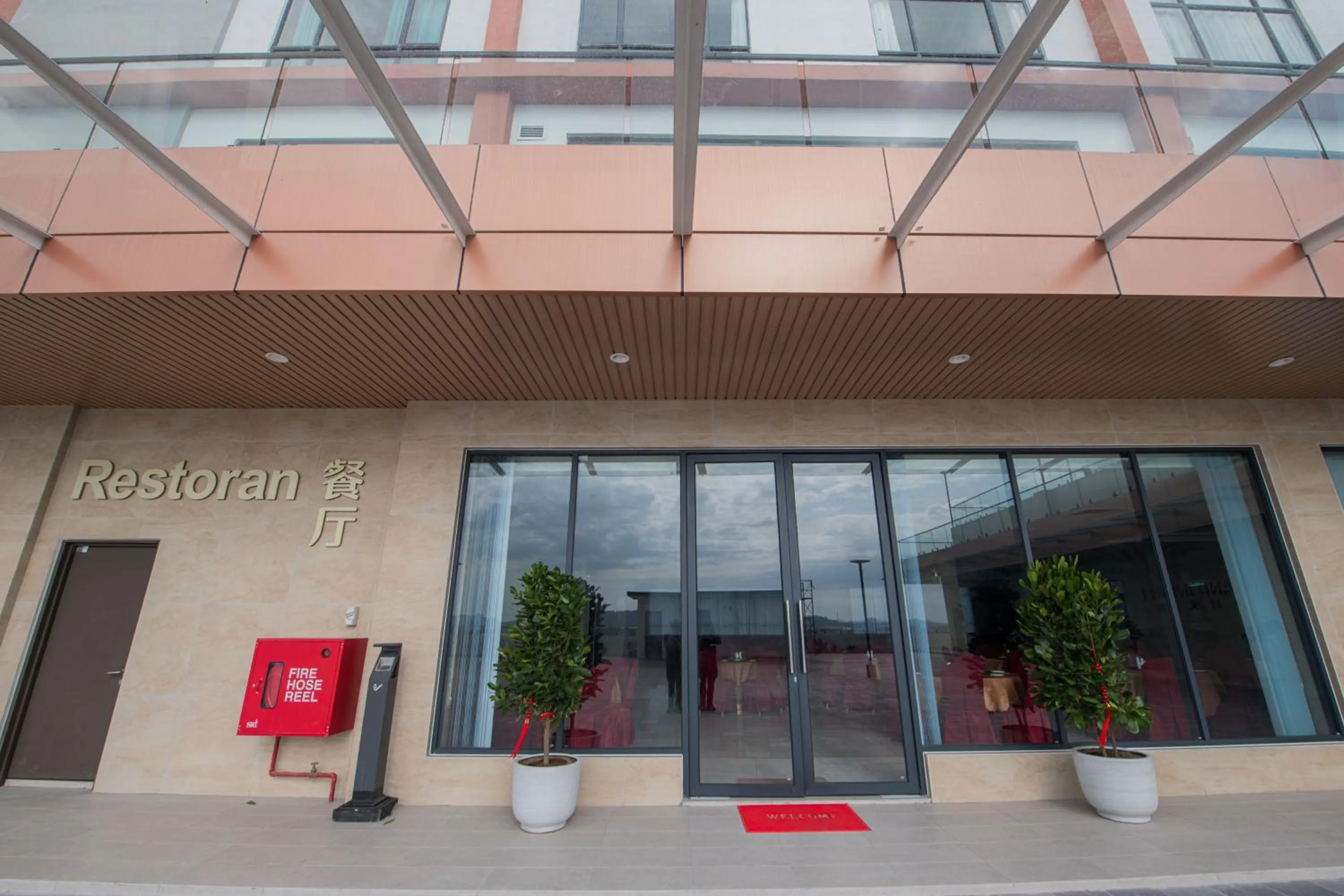 Restaurant/places to eat in Grand InHotel Kota Kinabalu