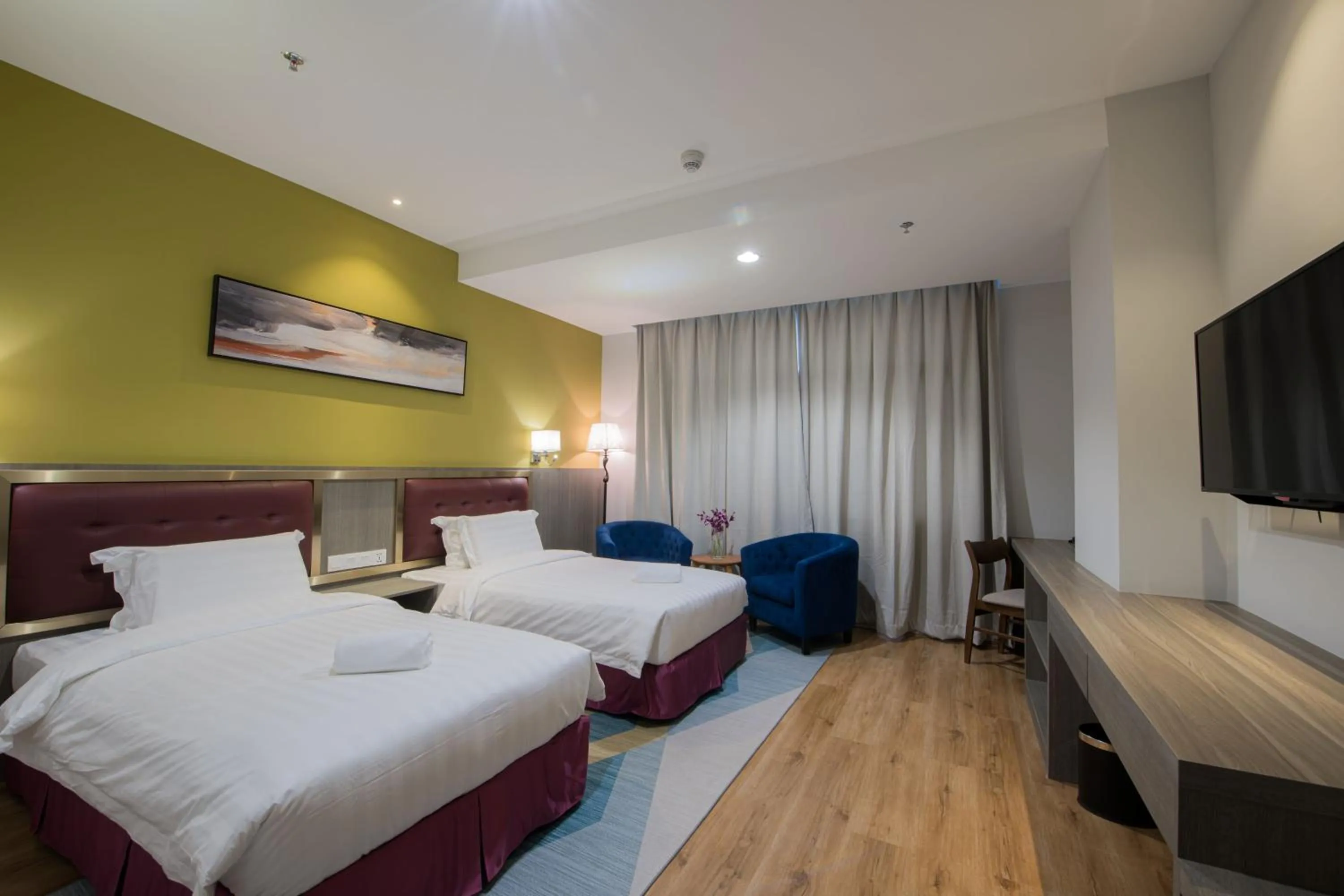 Bedroom, Bed in Grand InHotel Kota Kinabalu