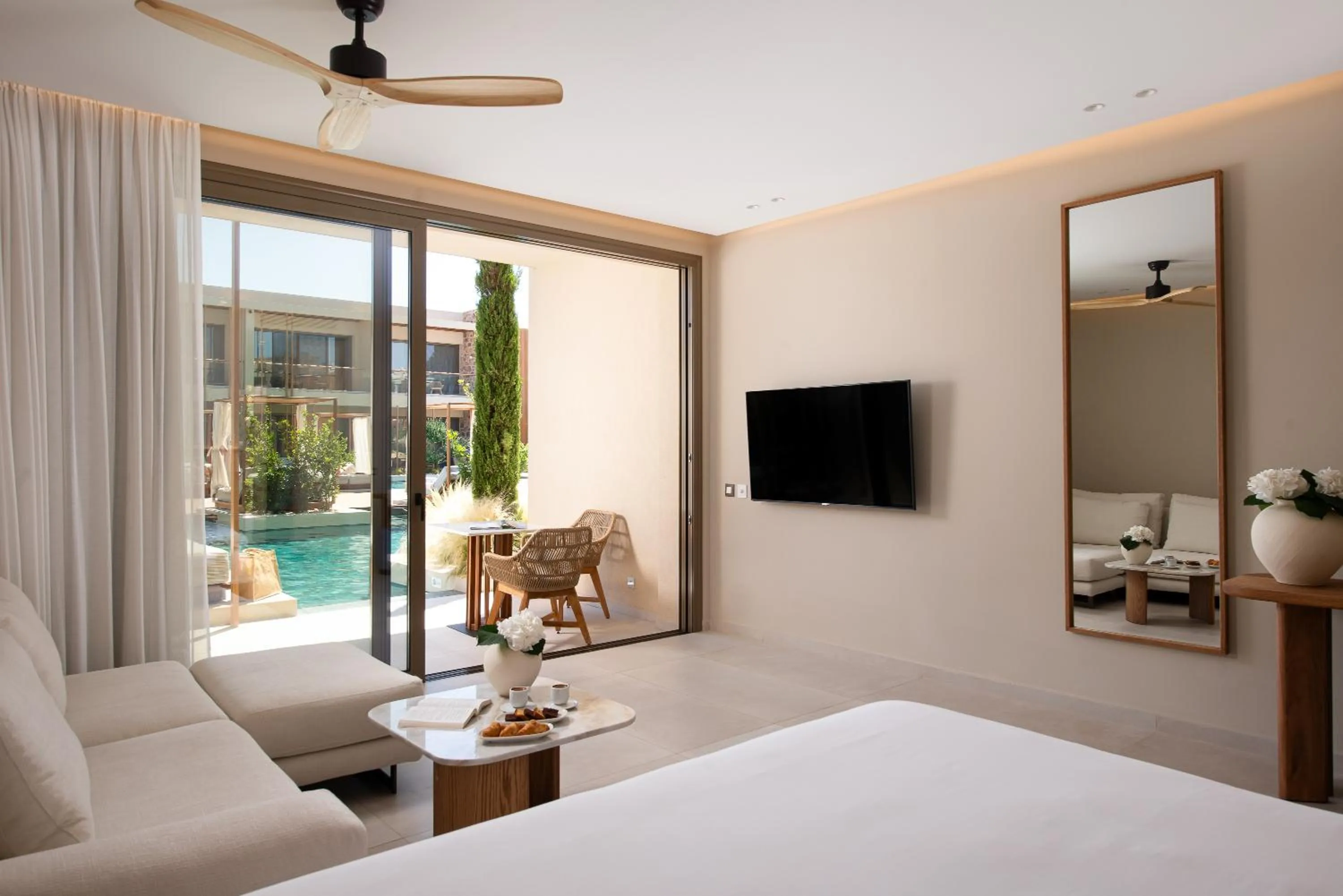 Photo of the whole room, Bed in Royal Pearl Island Chios Hotel and Spa