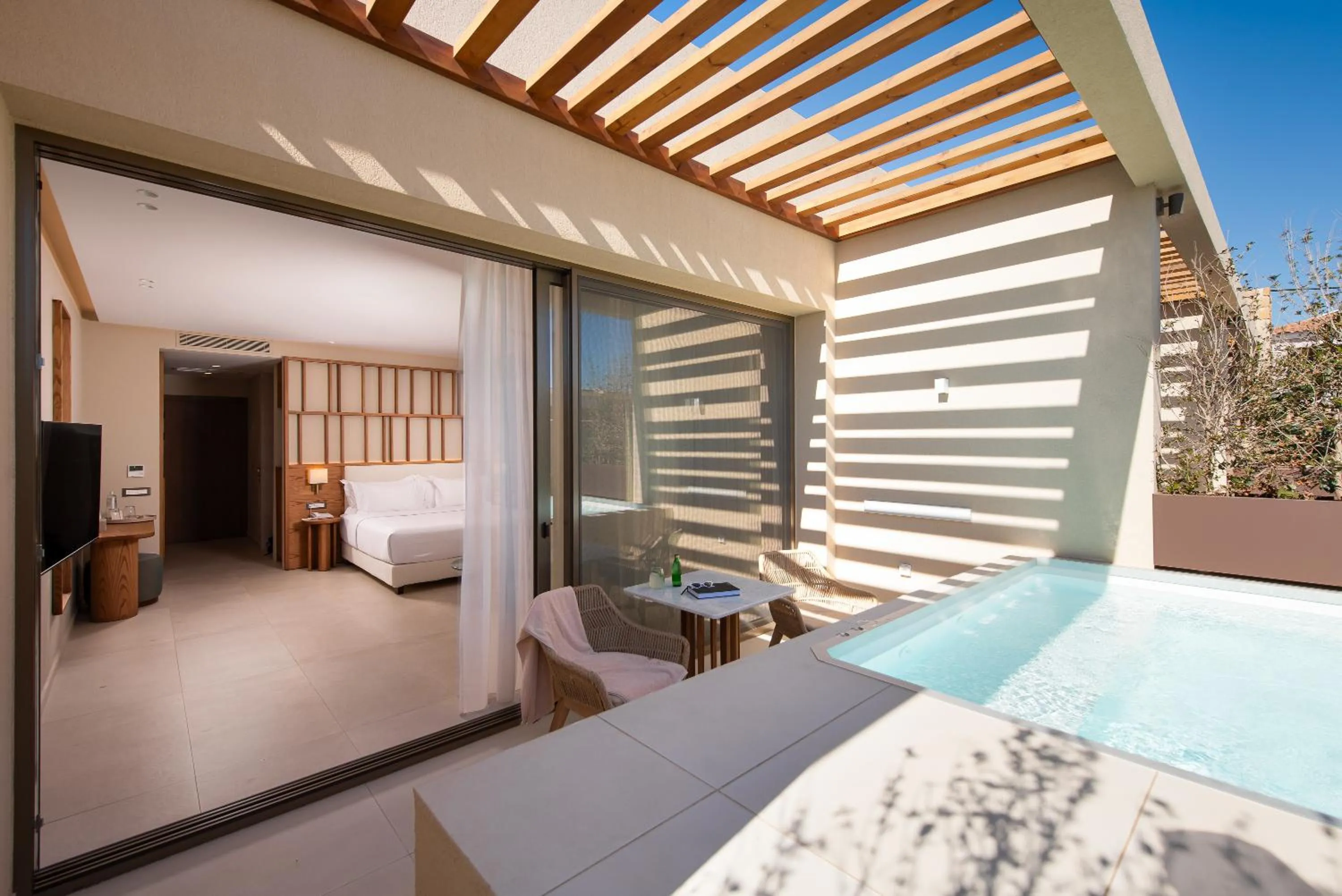 Hot Tub, Bed in Royal Pearl Island Chios Hotel and Spa