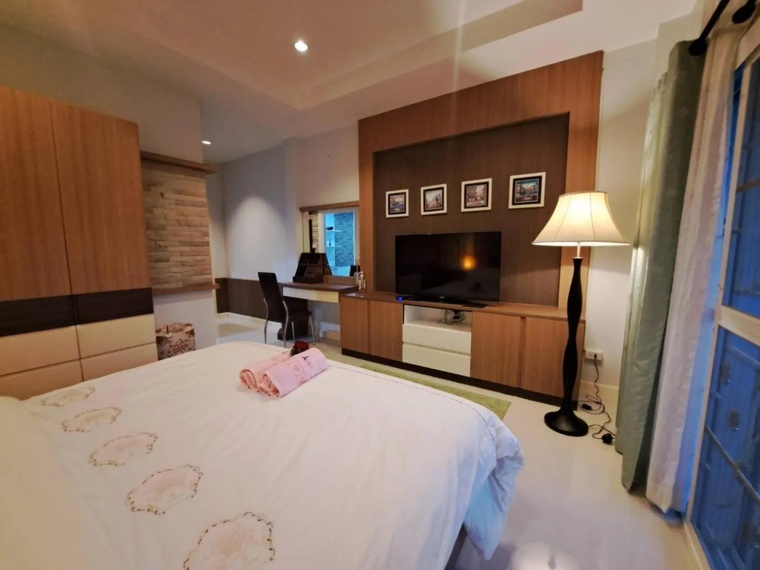 Bed in Jacuzzi Pool Villa