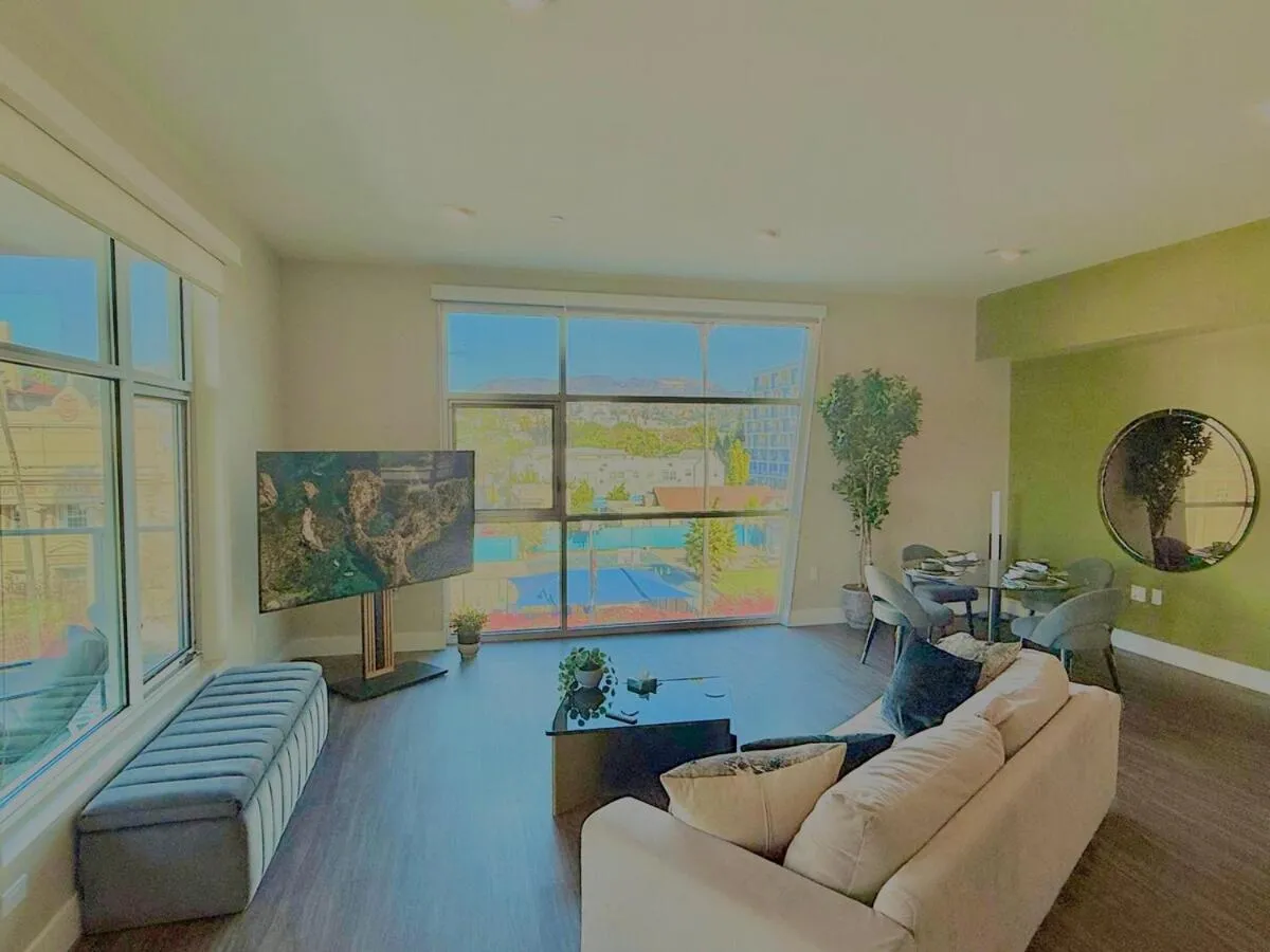 Hollywood Sign View 2 Bed 2 Bath Premium Corner