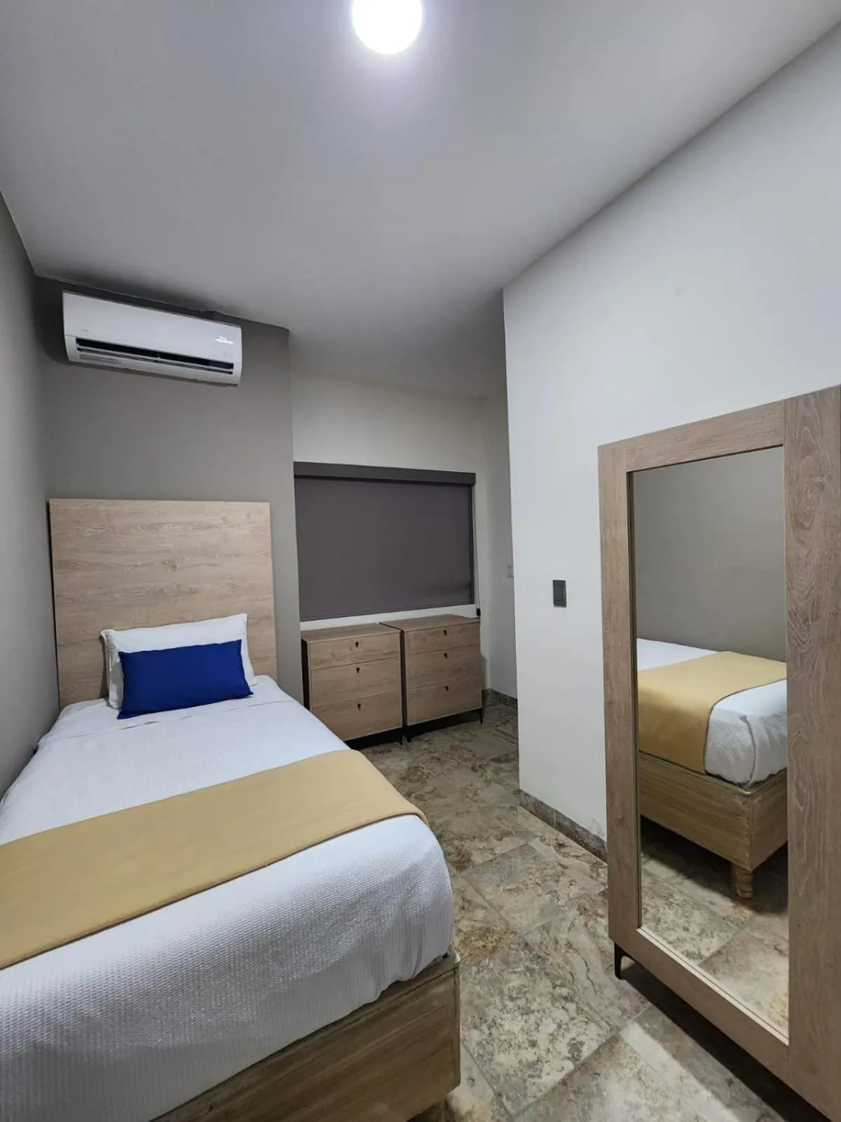 Photo of the whole room in Hotel Roque