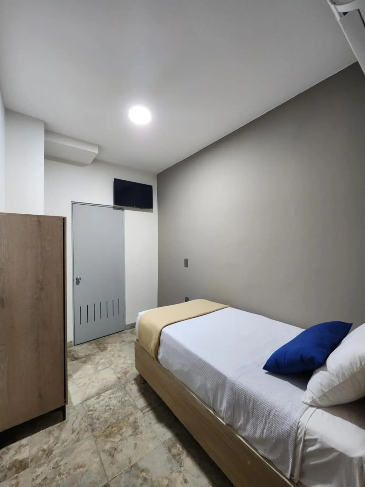 Photo of the whole room in Hotel Roque