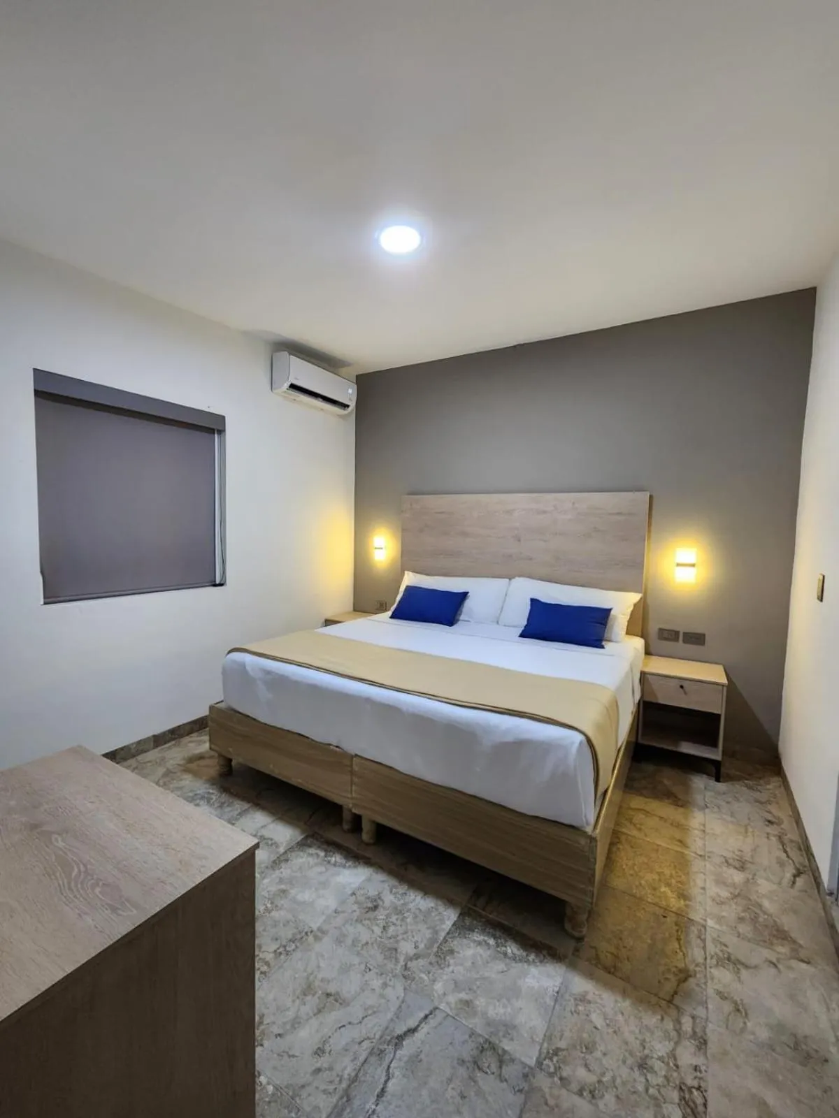 Photo of the whole room in Hotel Roque