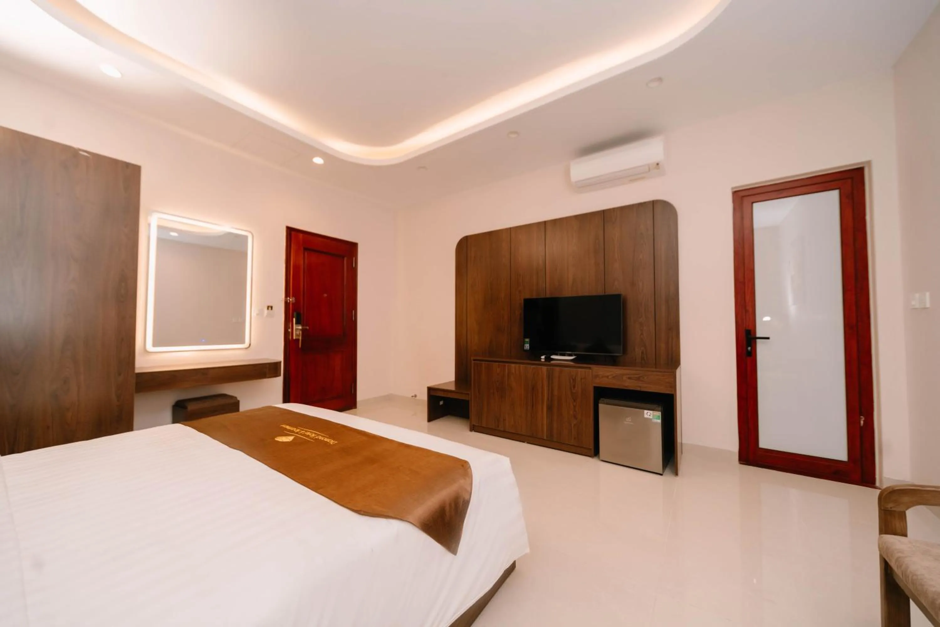 Bedroom, Bed in Diamond Hotel